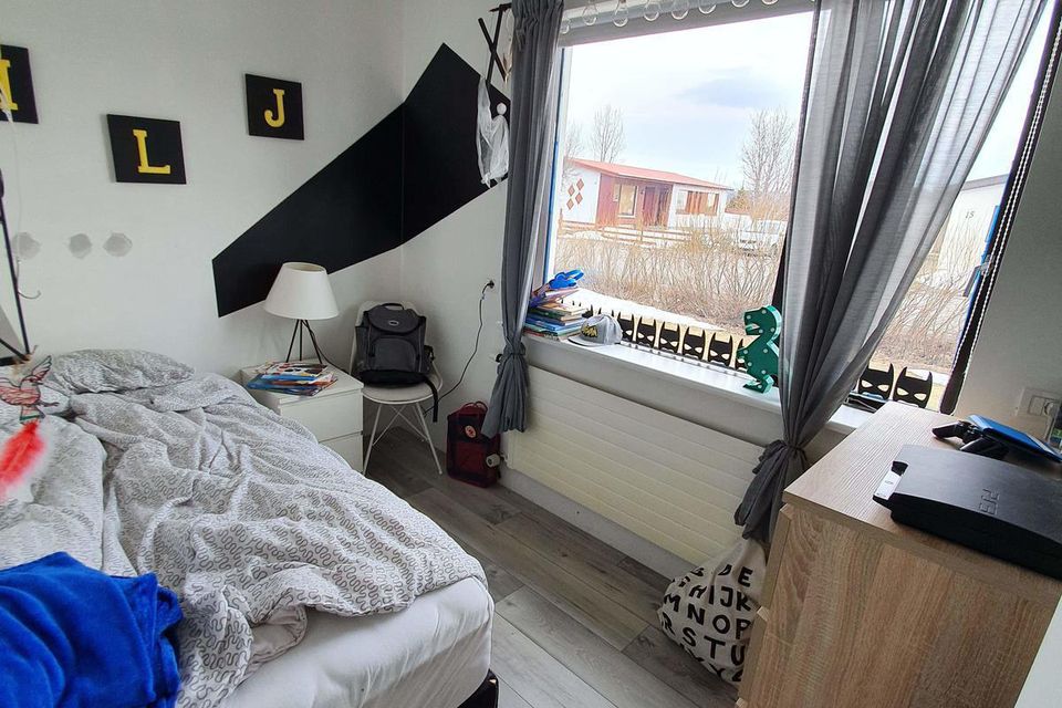 Helluhraun 18, 660 Skútu