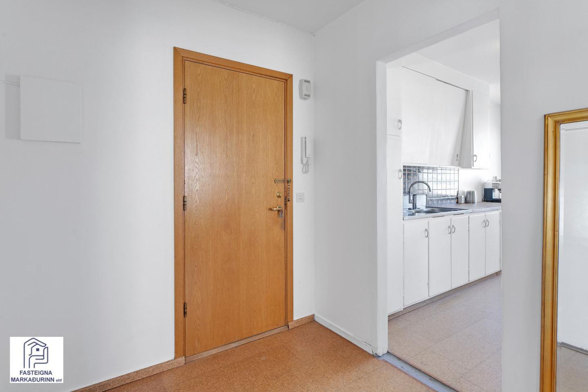 Gnoðarvogur 38, 104 Reykjavík