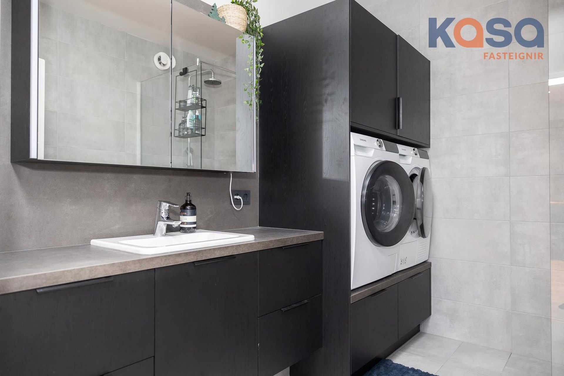 Kjarnagata 65, 600 Akureyri