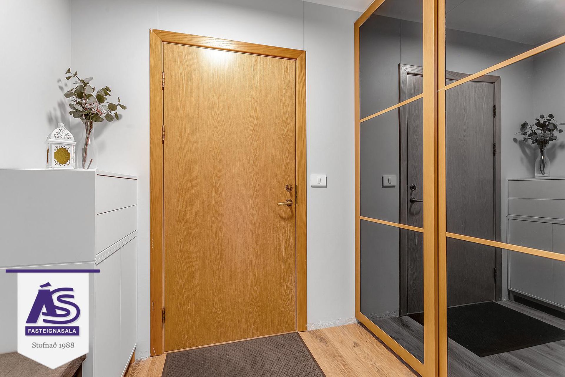 Smárabarð 2, 220 Hafnarfjörður