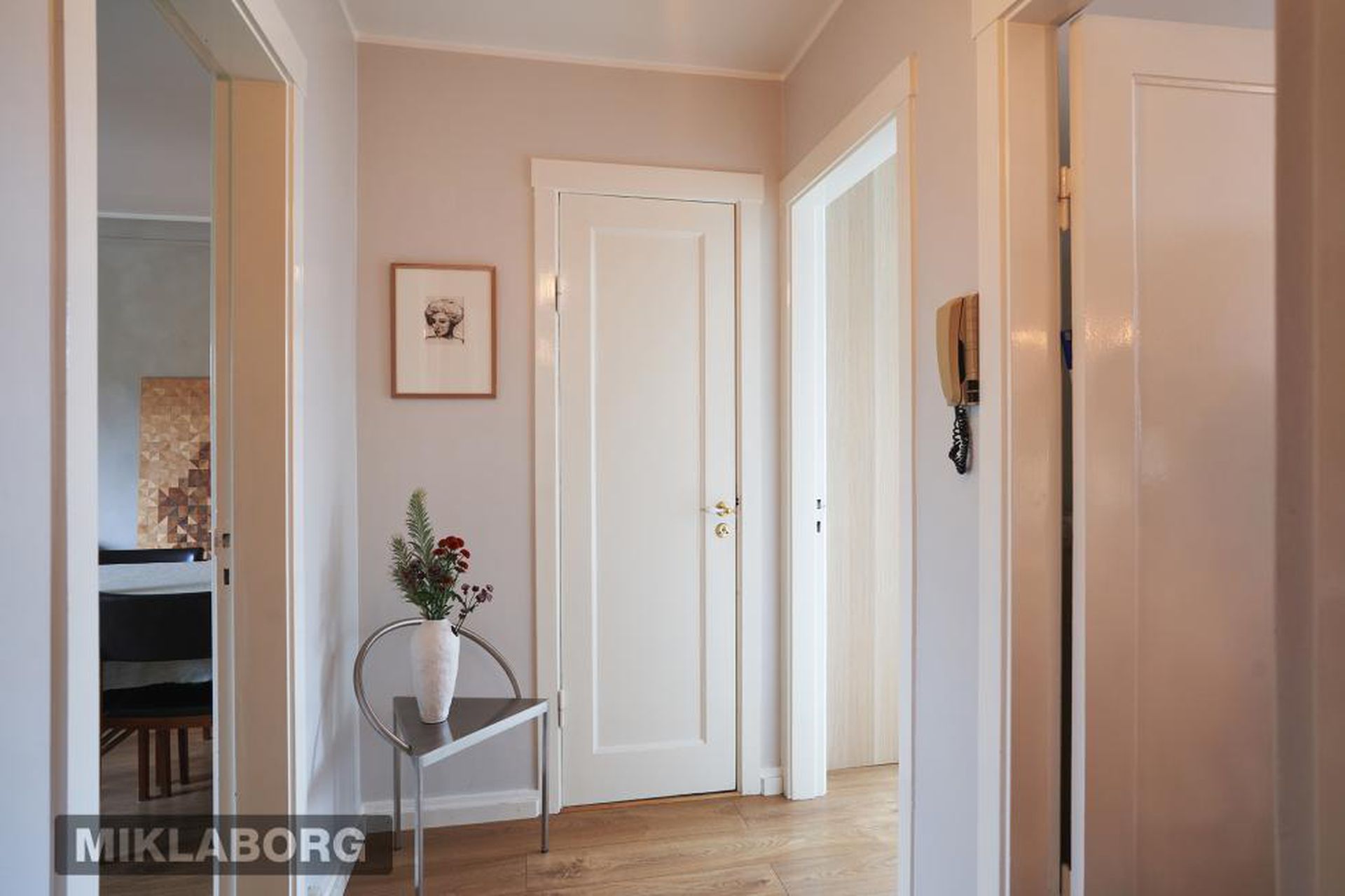 Hofsvallagata 21, 101 Reykjavík
