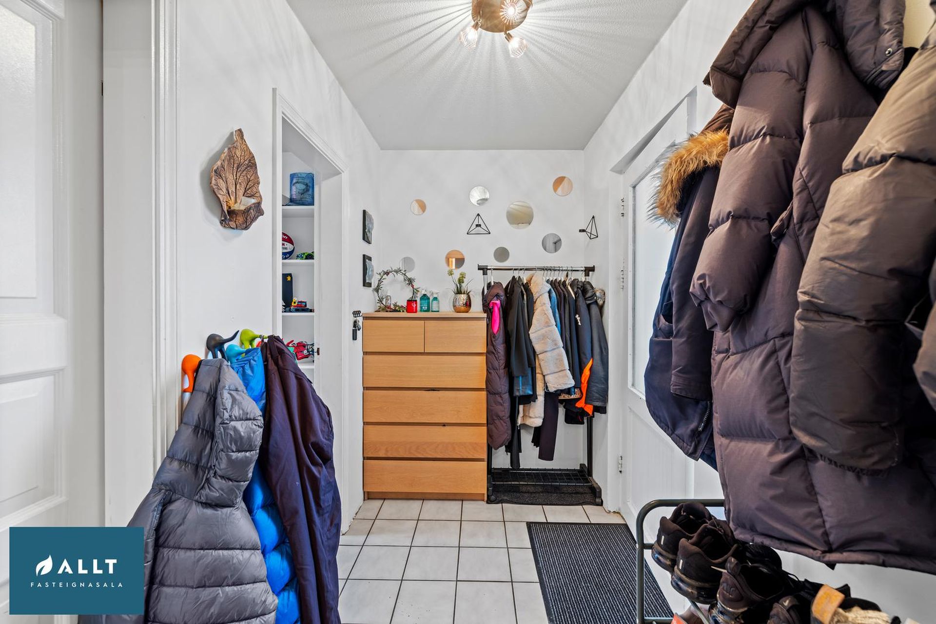 Hjallavegur 3, 260 Reykjanesbær