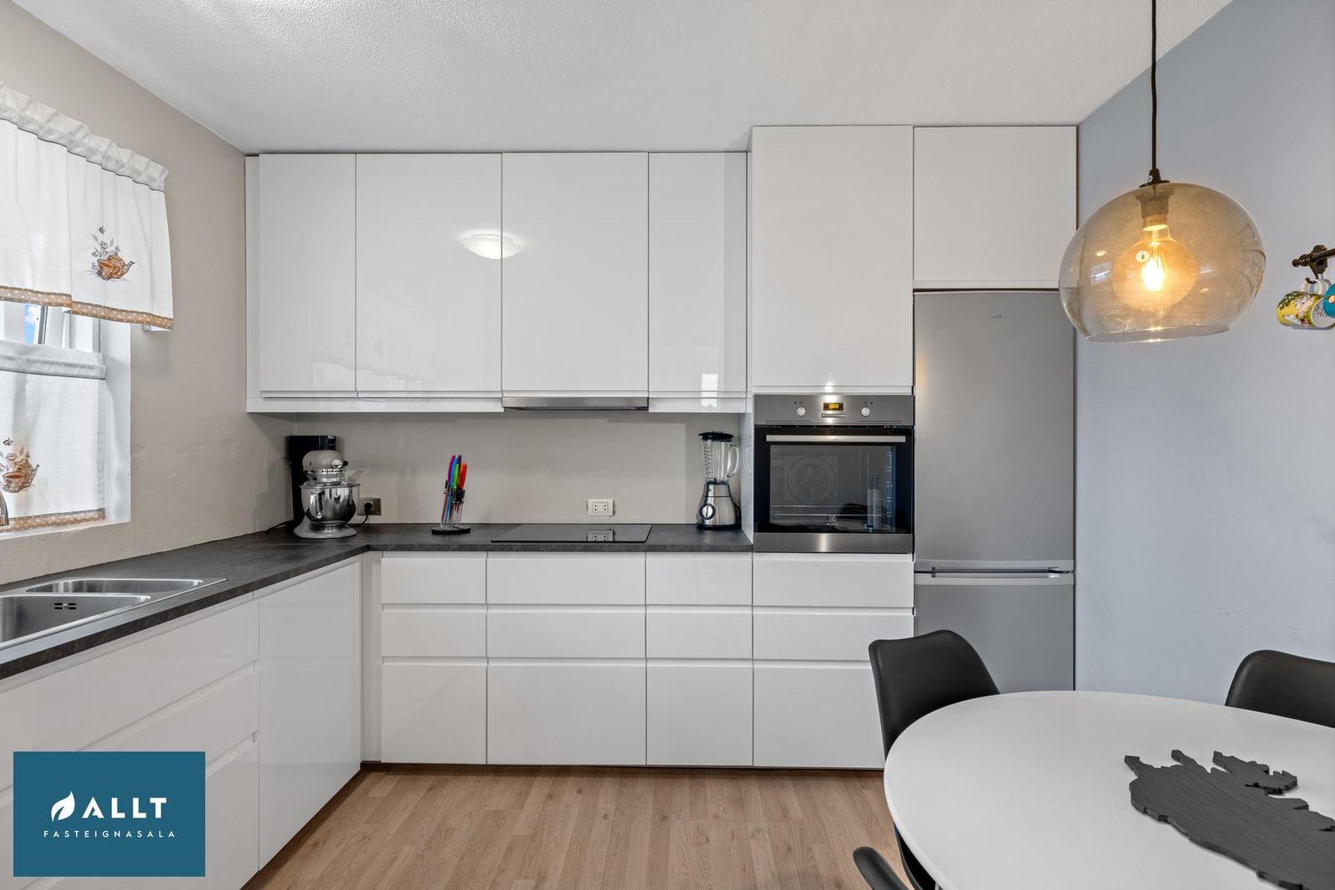Hjallavegur 3, 260 Reykjanesbær