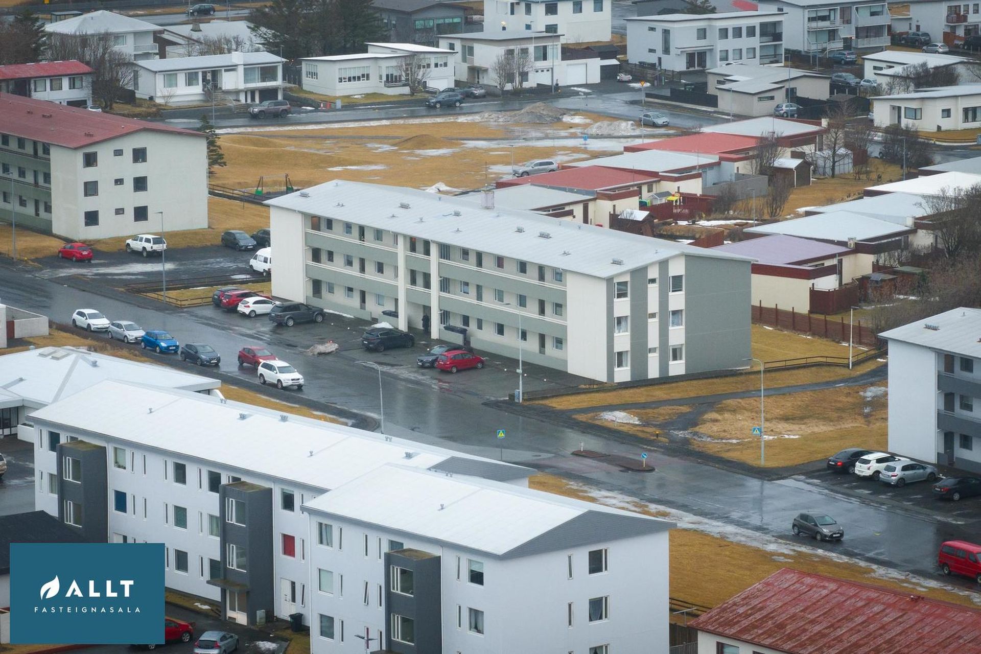 Hjallavegur 3, 260 Reykjanesbær
