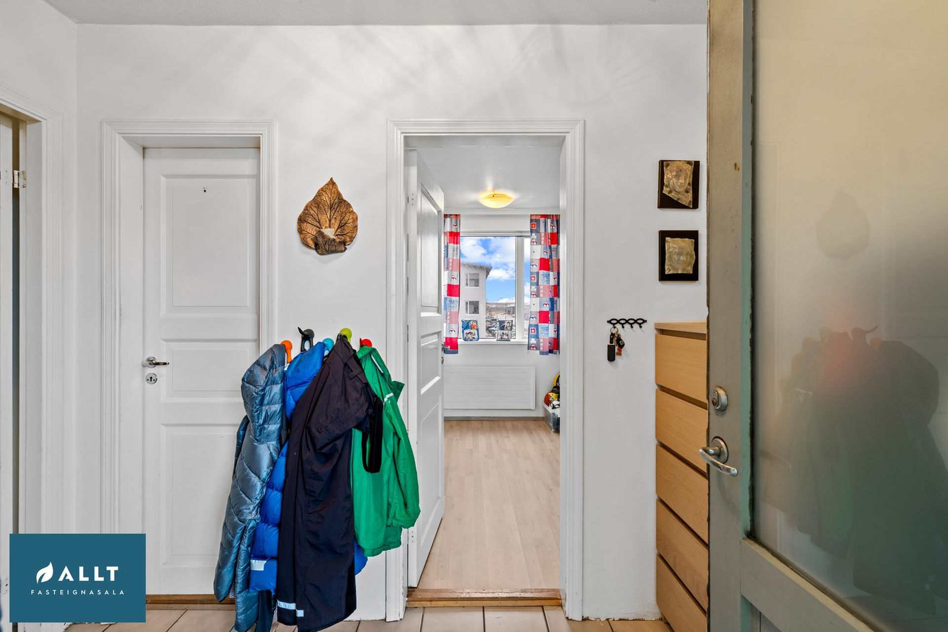 Hjallavegur 3, 260 Reykjanesbær