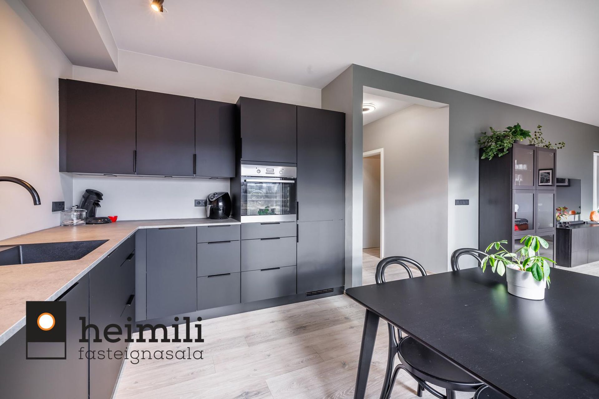 Úlfarsbraut 84, 113 Reykjavík