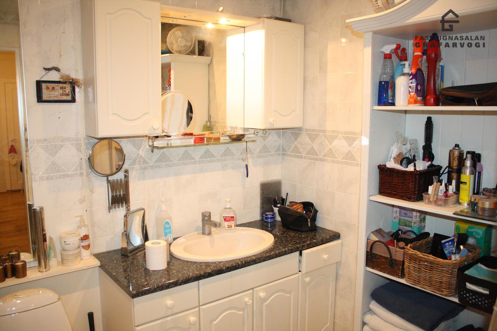 Langahlíð 9, 105 Reykjavík