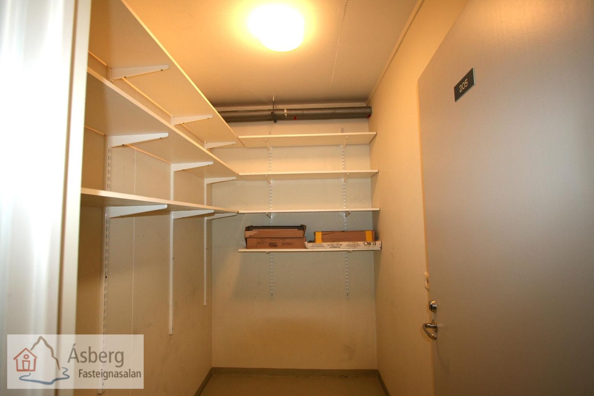 Kirkjuvegur 1, 230 Reykjanesbær