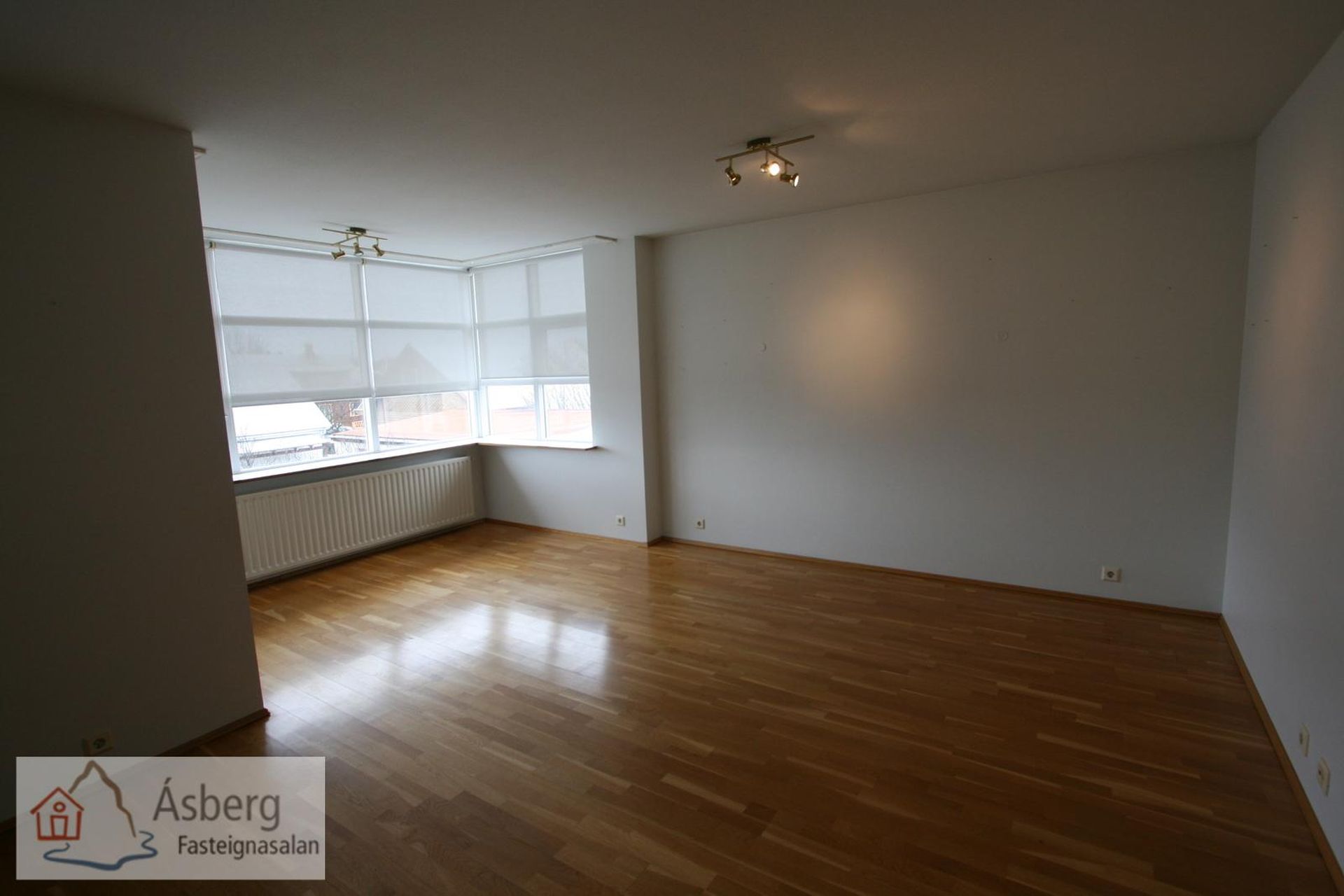 Kirkjuvegur 1, 230 Reykjanesbær