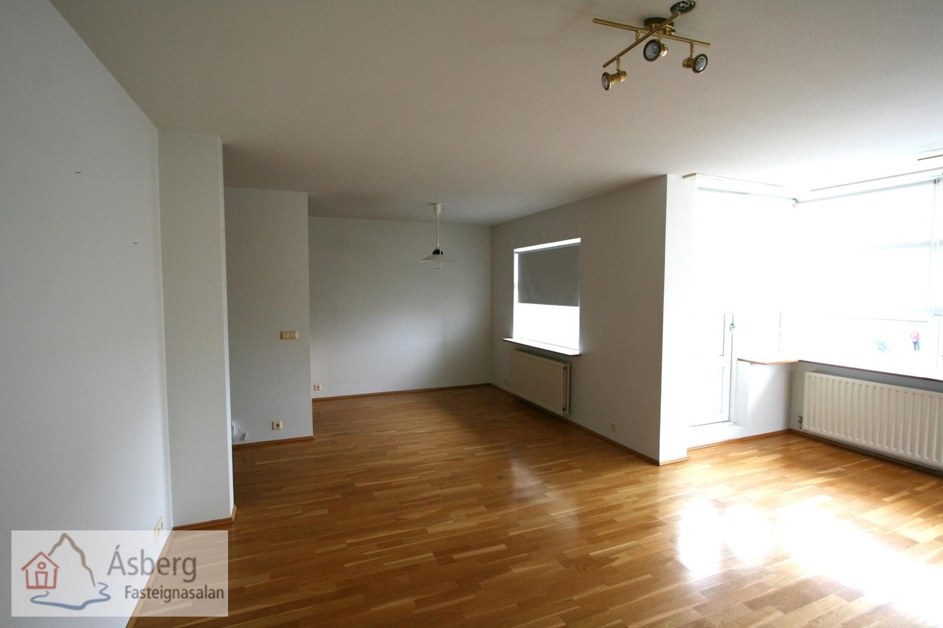 Kirkjuvegur 1, 230 Reykjanesbær