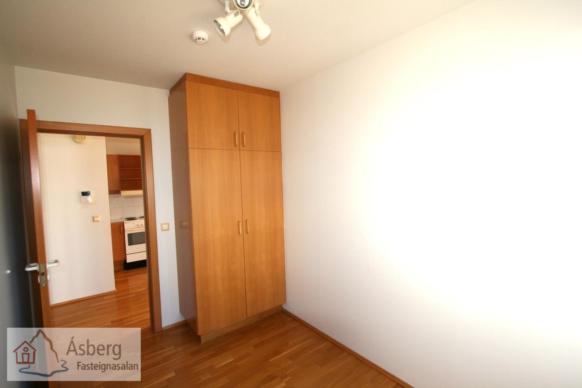 Kirkjuvegur 1, 230 Reykjanesbær