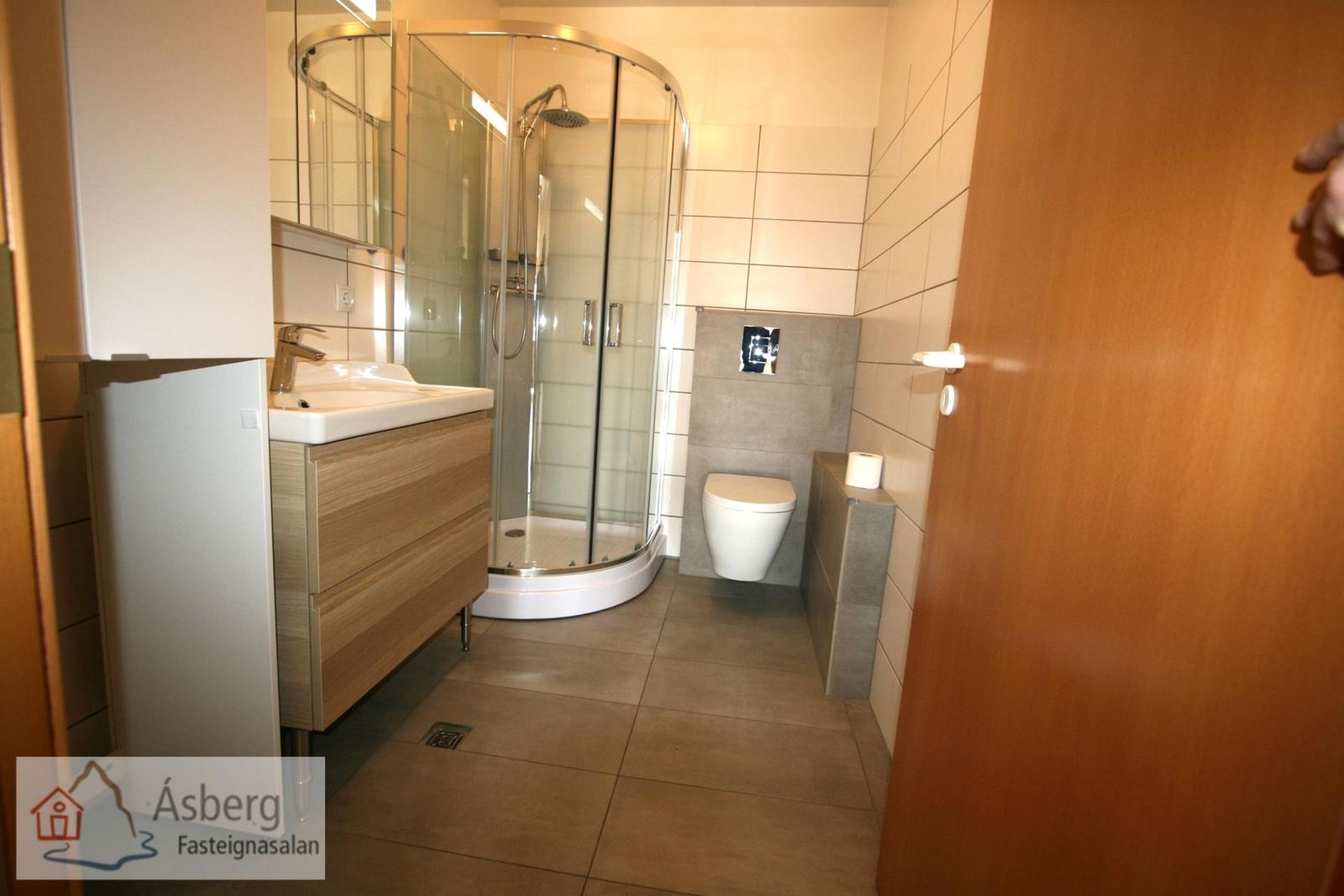 Kirkjuvegur 1, 230 Reykjanesbær