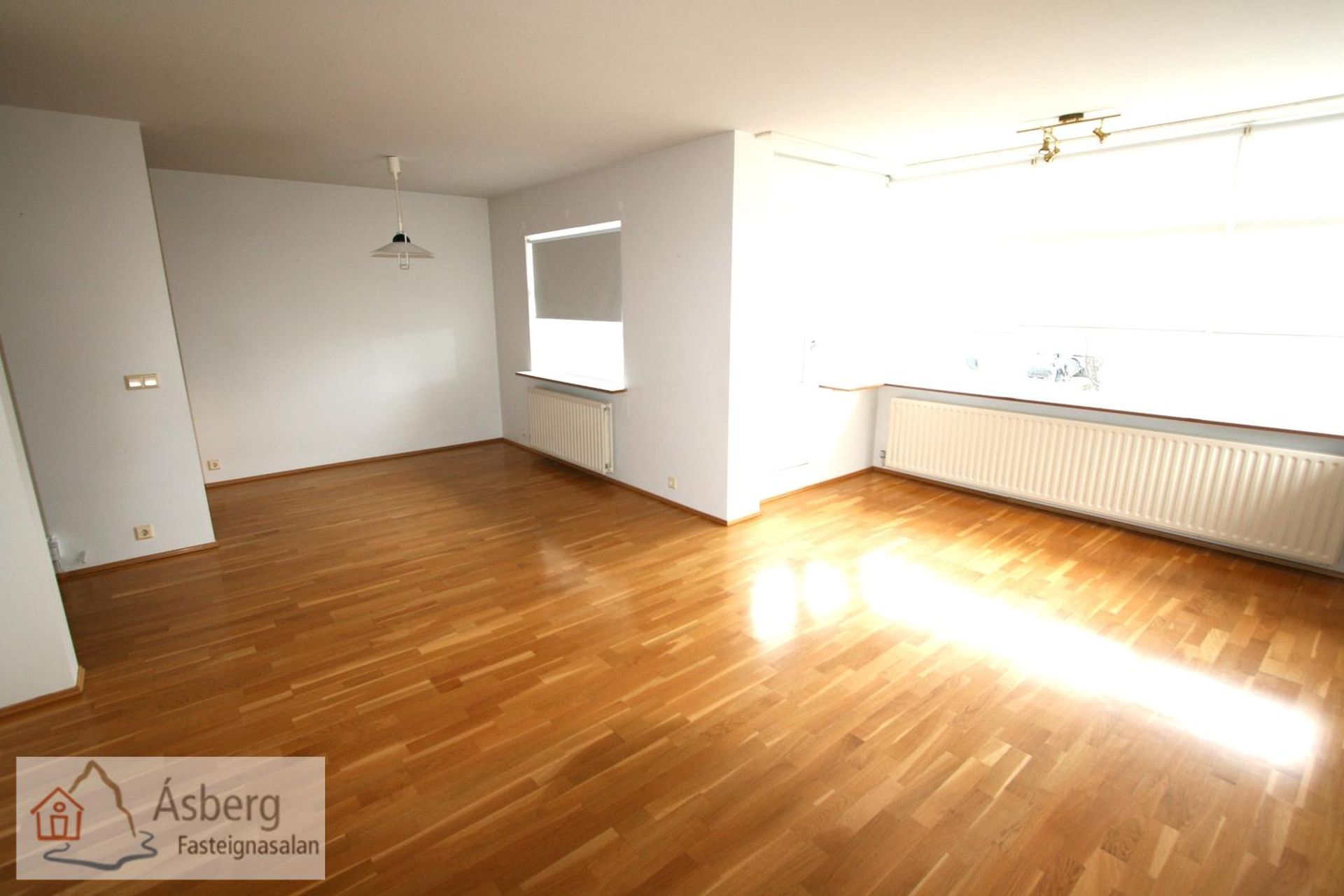 Kirkjuvegur 1, 230 Reykjanesbær