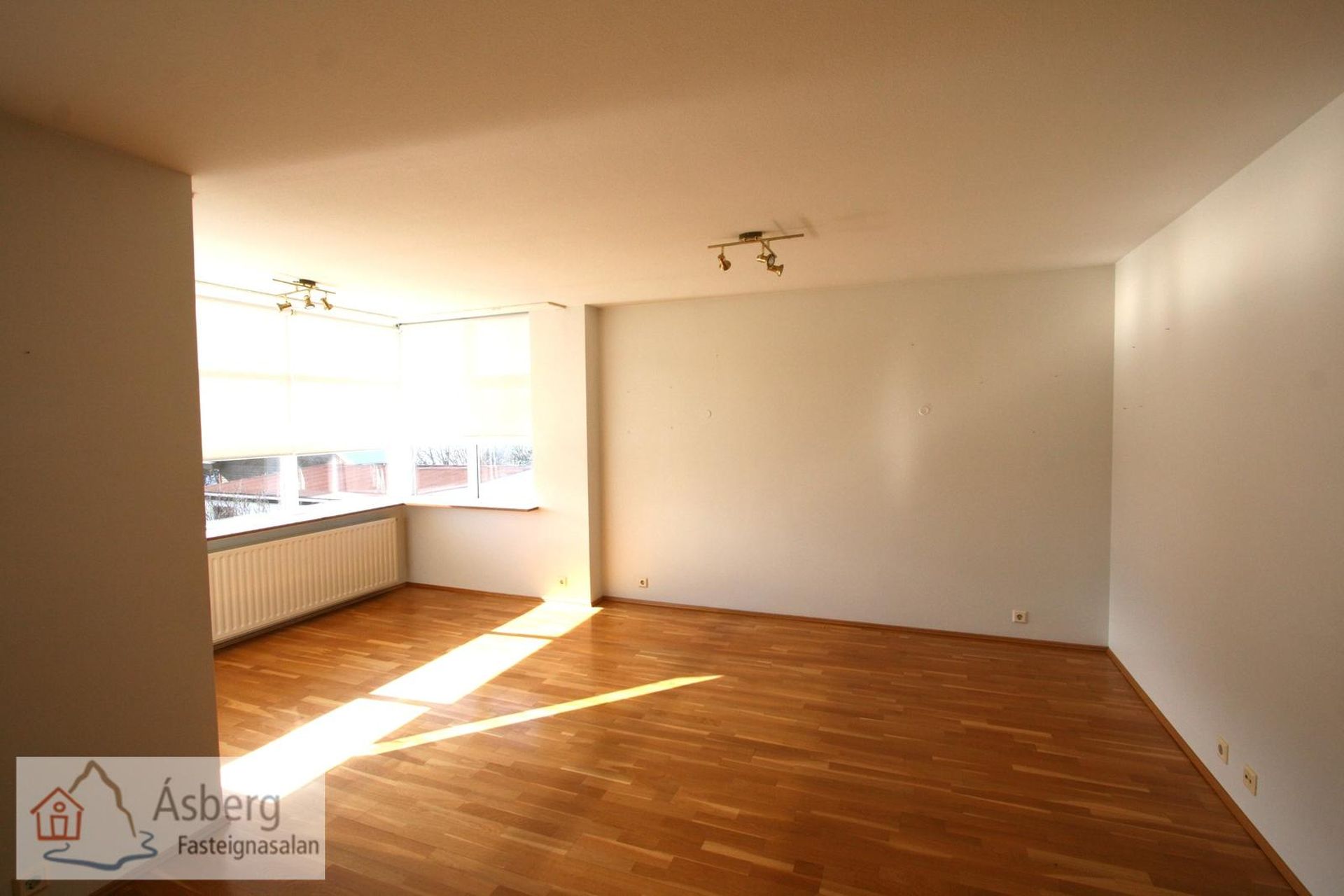 Kirkjuvegur 1, 230 Reykjanesbær