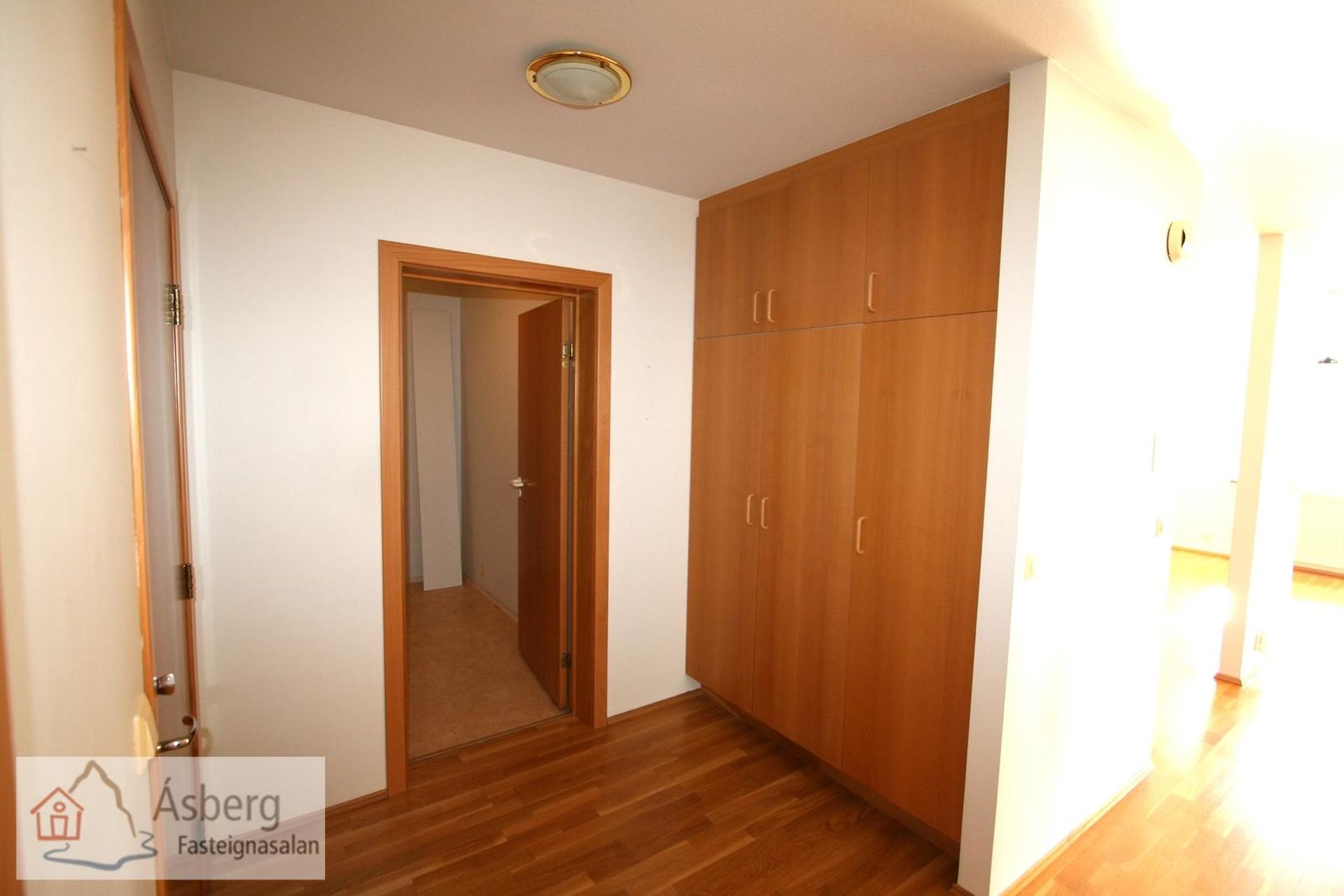 Kirkjuvegur 1, 230 Reykjanesbær