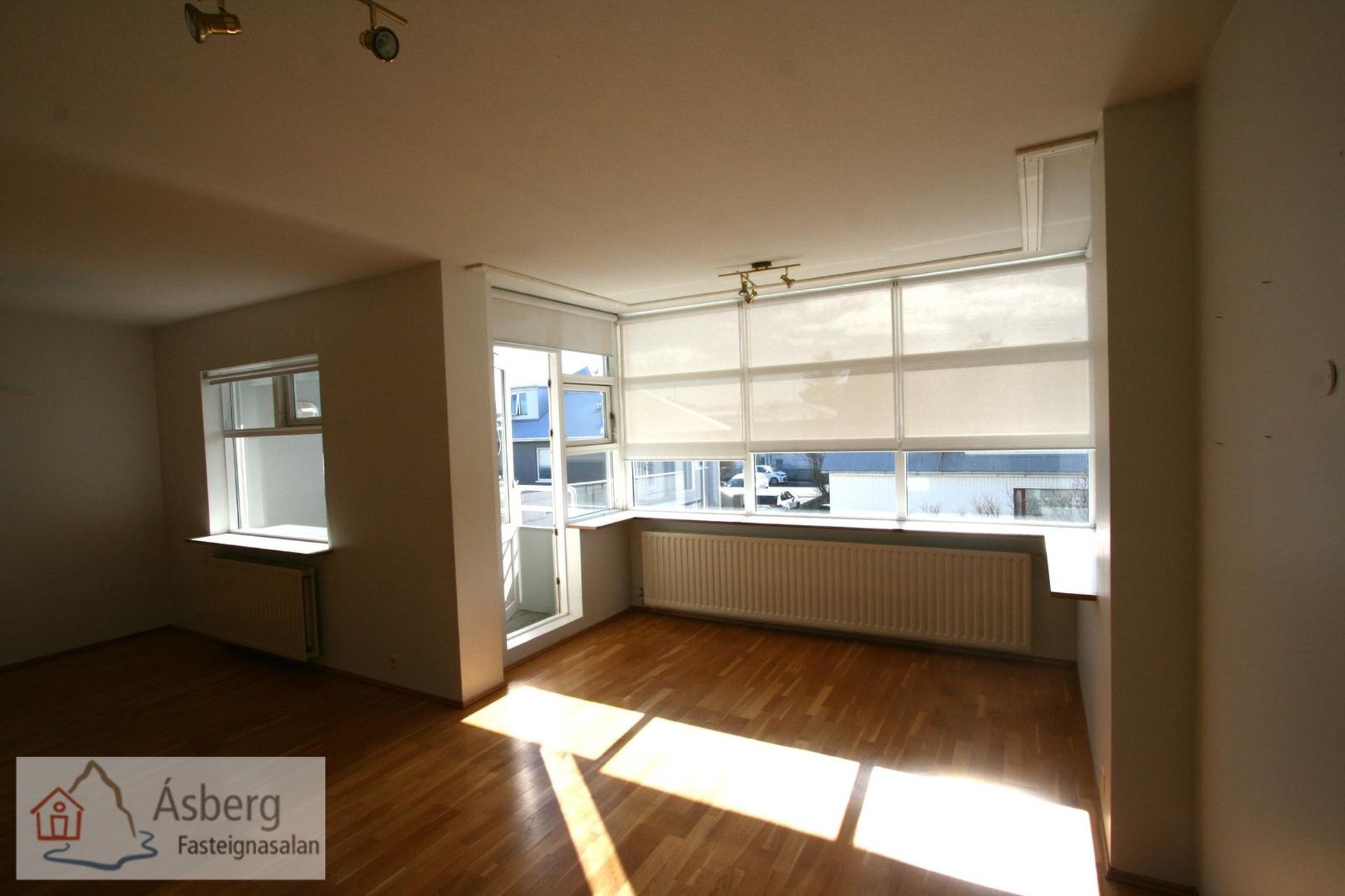 Kirkjuvegur 1, 230 Reykjanesbær