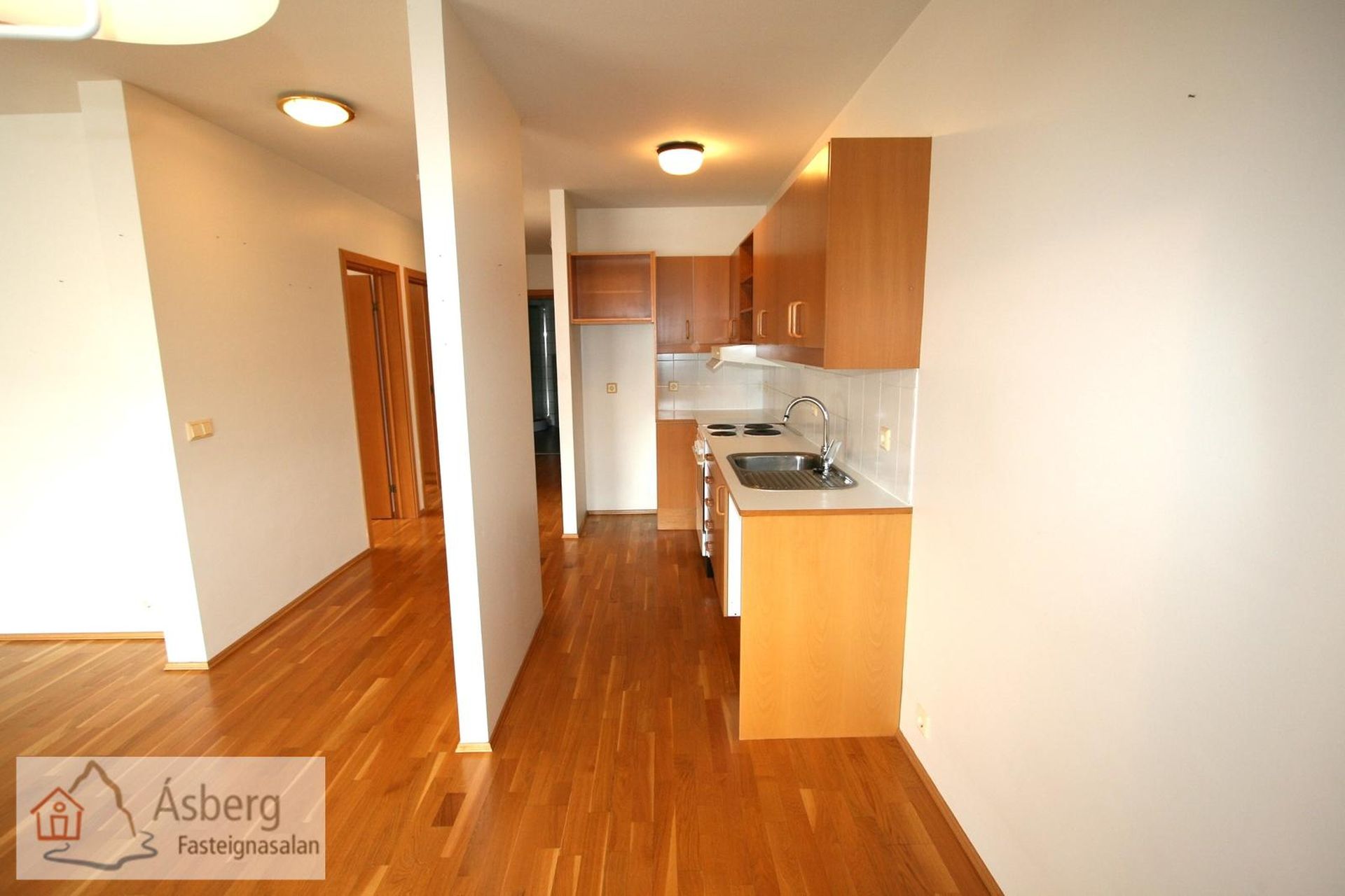 Kirkjuvegur 1, 230 Reykjanesbær