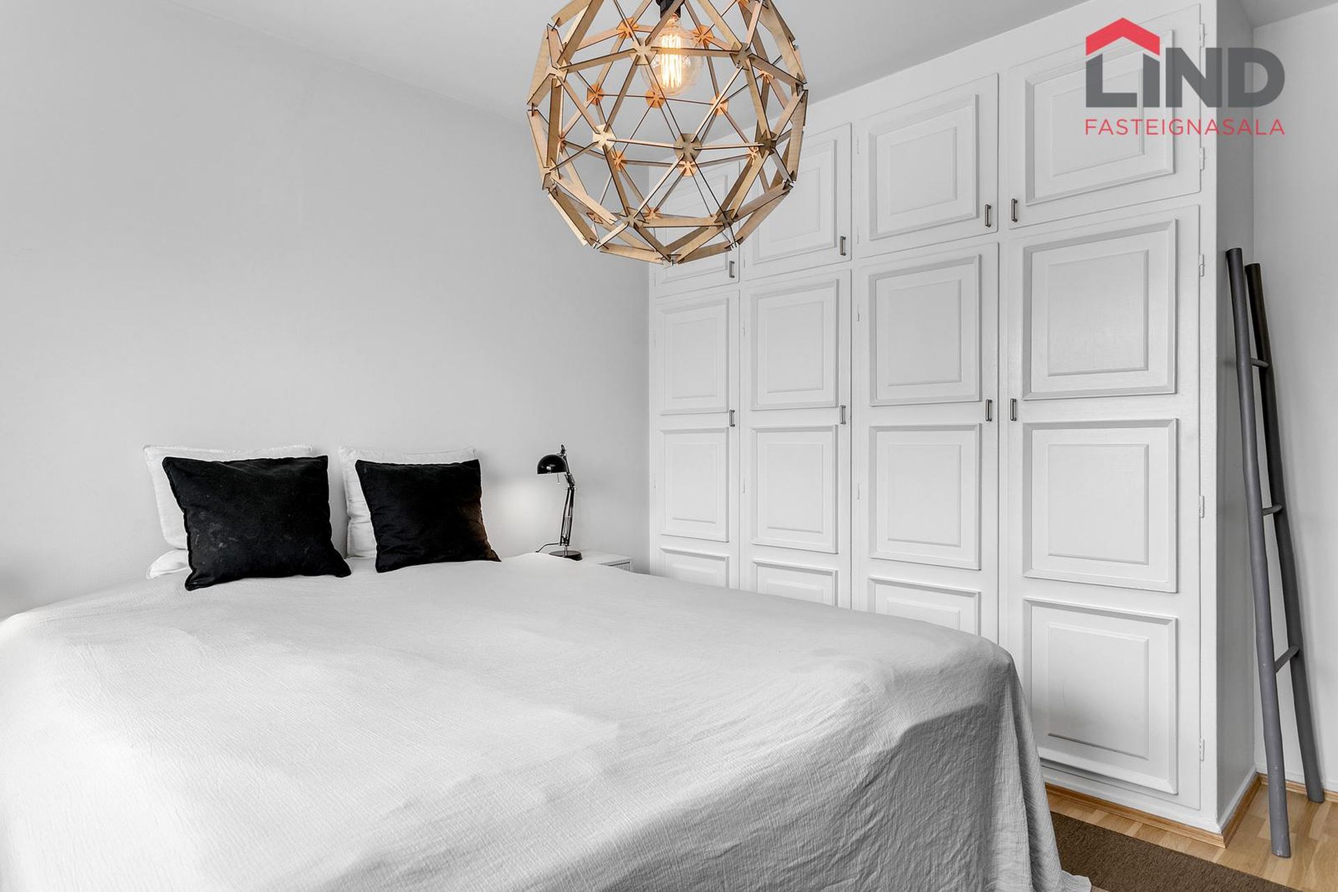 Eskihlíð 10, 105 Reykjavík