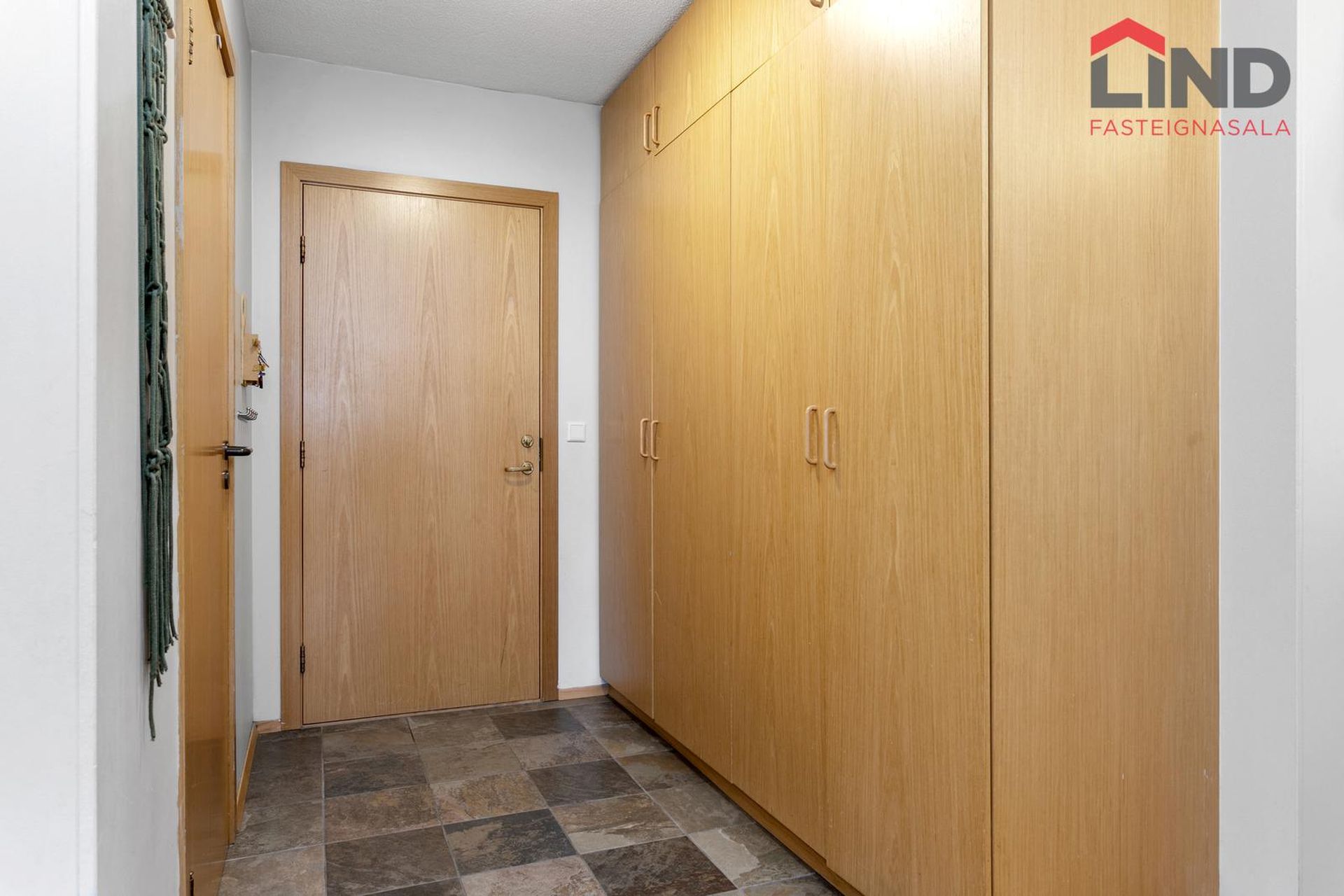 Neðstaleiti 2, 103 Reykjavík