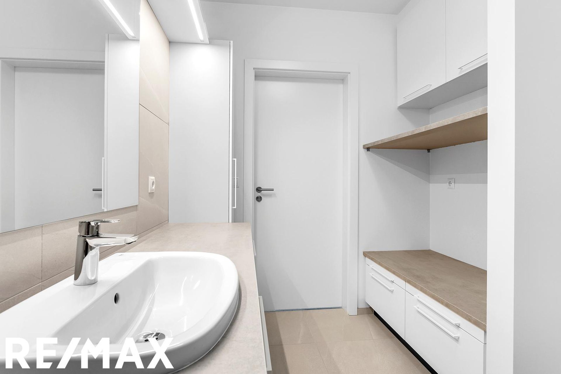 Rökkvatjörn 1, 113 Reykjavík