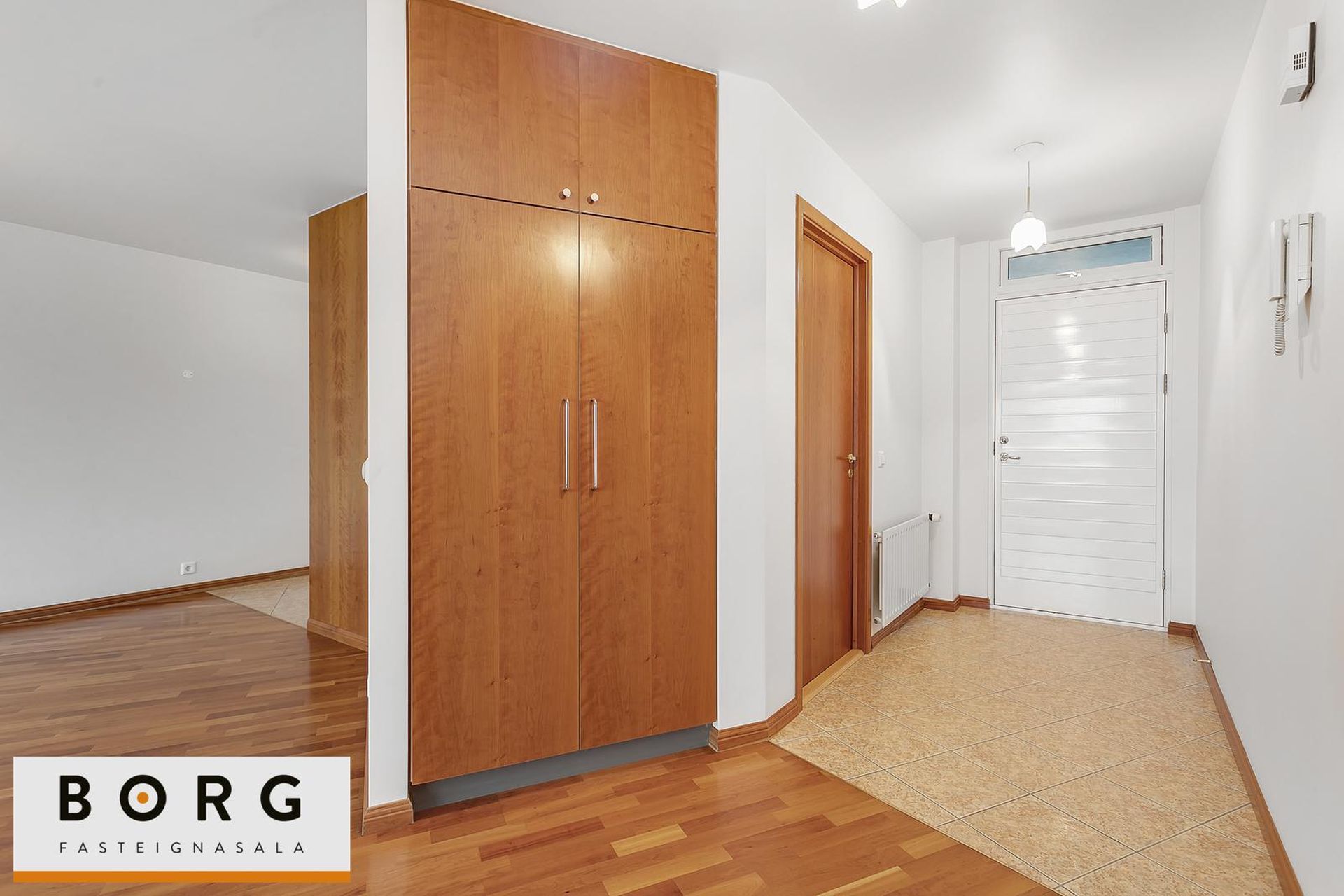 Garðatorg 7, 210 Garðabær