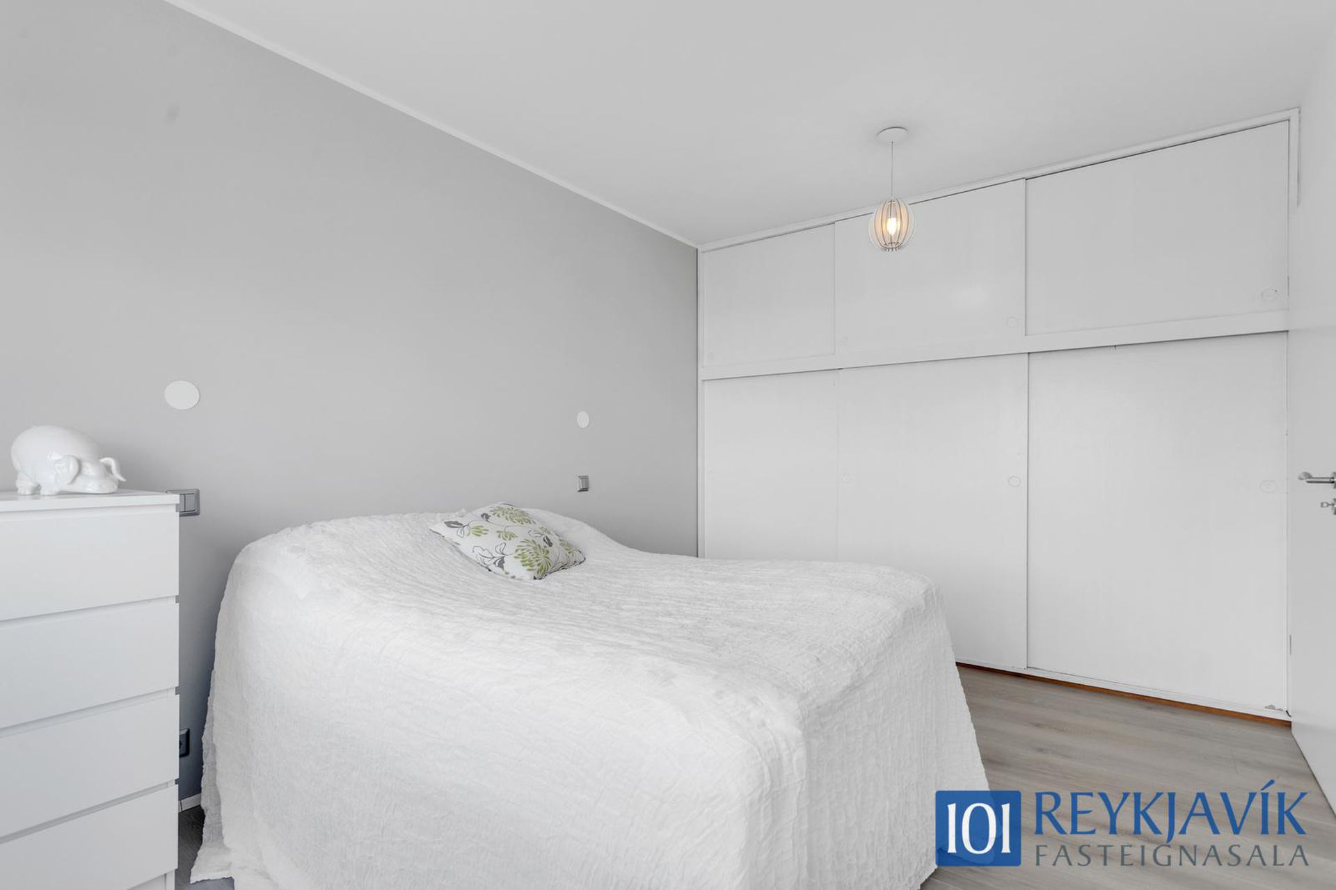 Hraunbær 130 - 0301, 110 Reykjavík