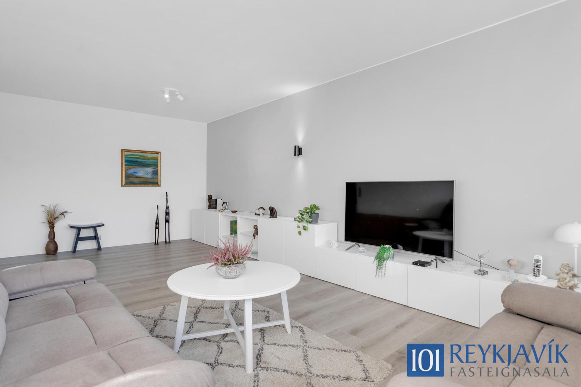 Hraunbær 130 - 0301, 110 Reykjavík