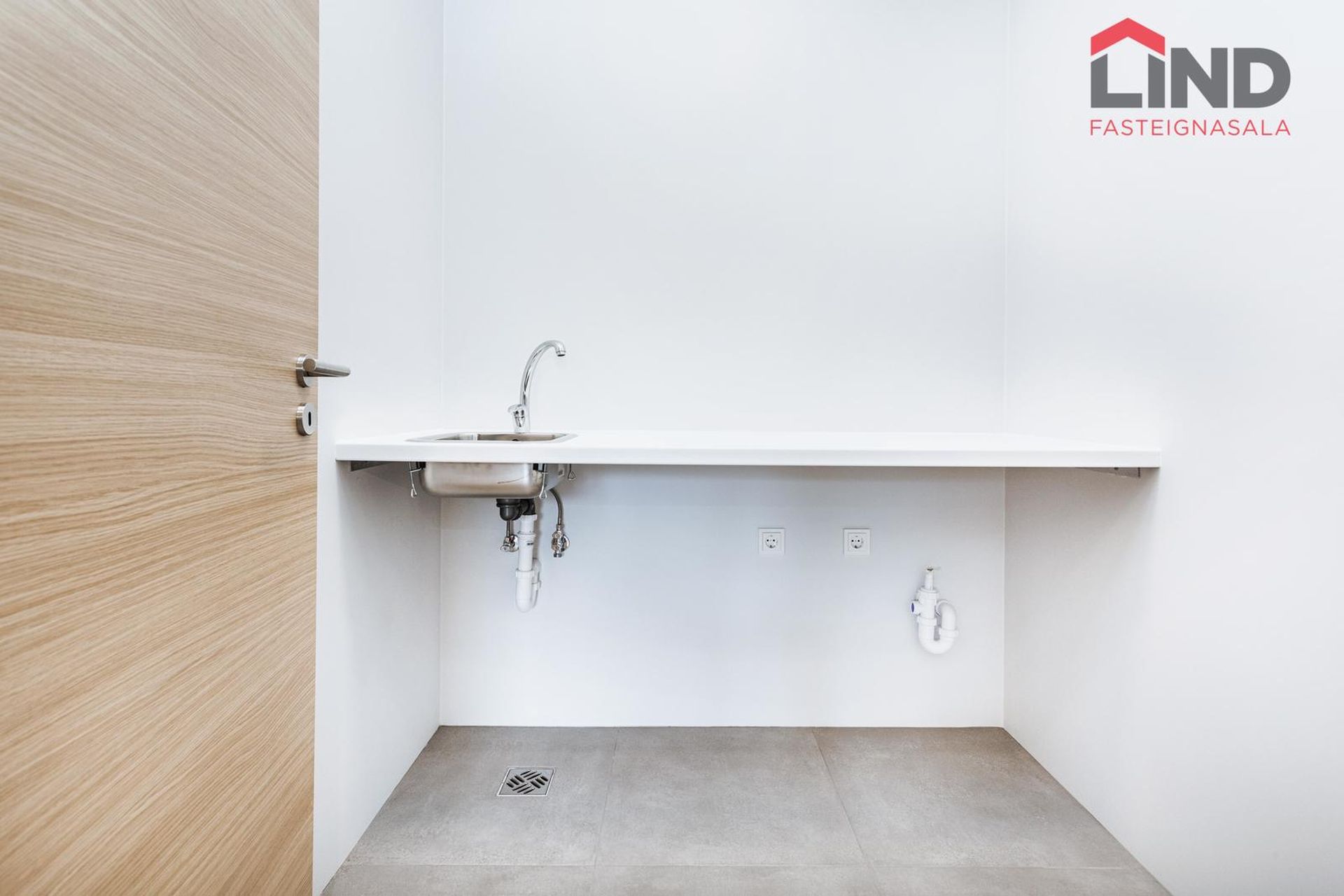 Arnarhlíð 4, 102 Reykjavík