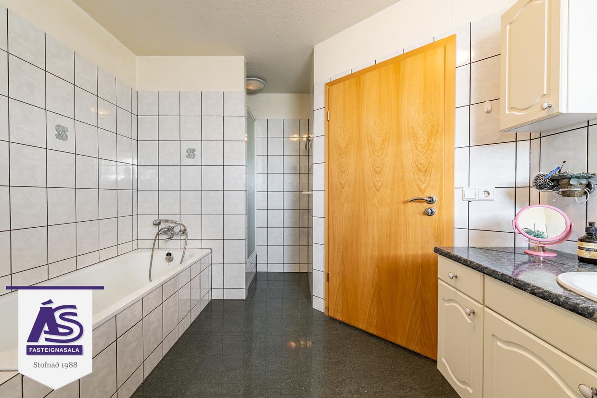 Fjarðargata 17, 220 Hafnarfjörður