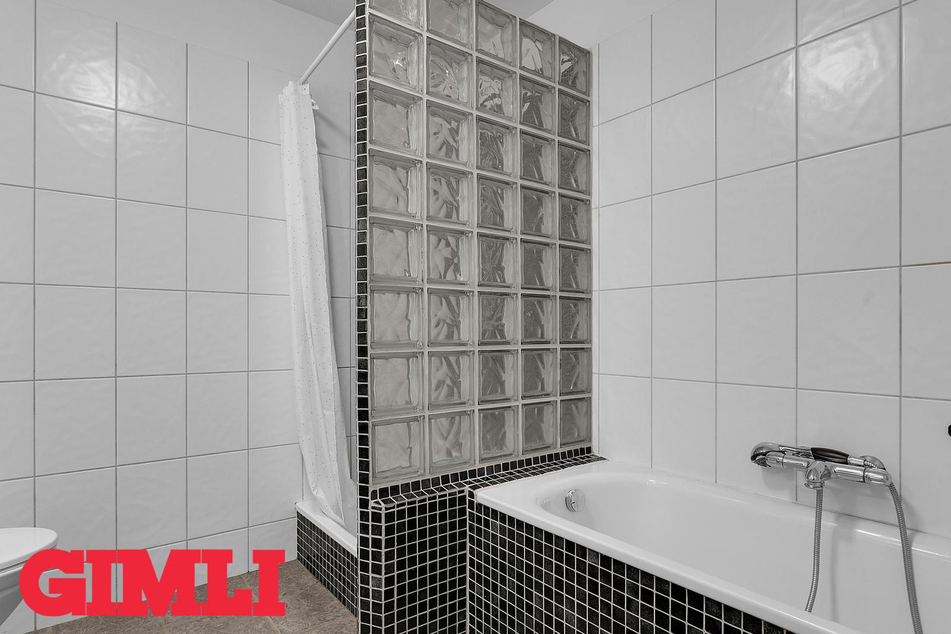 Blikaás 7, 221 Hafnarfjörður