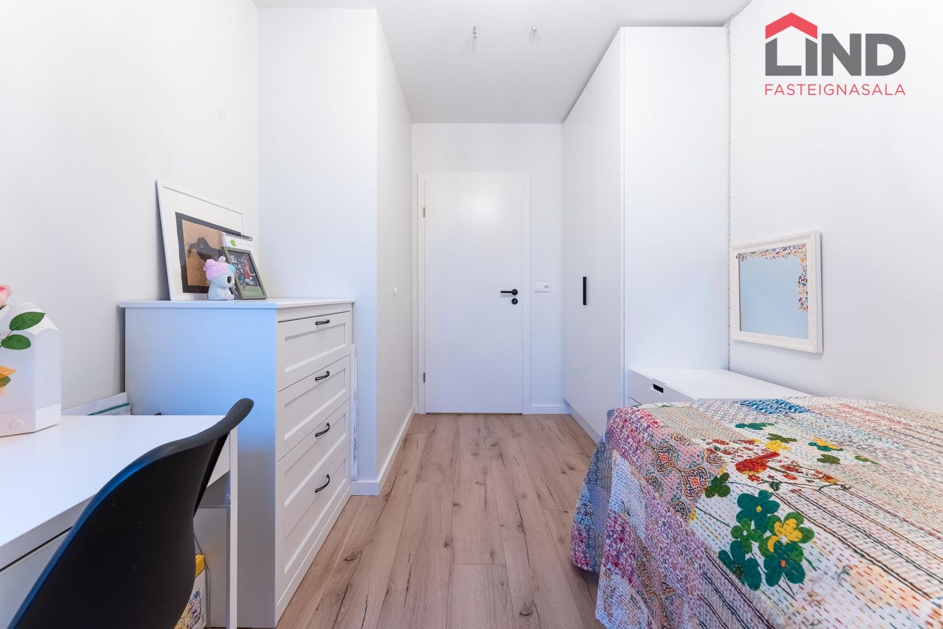 Smyrilshlíð 1, 102 Reykjavík