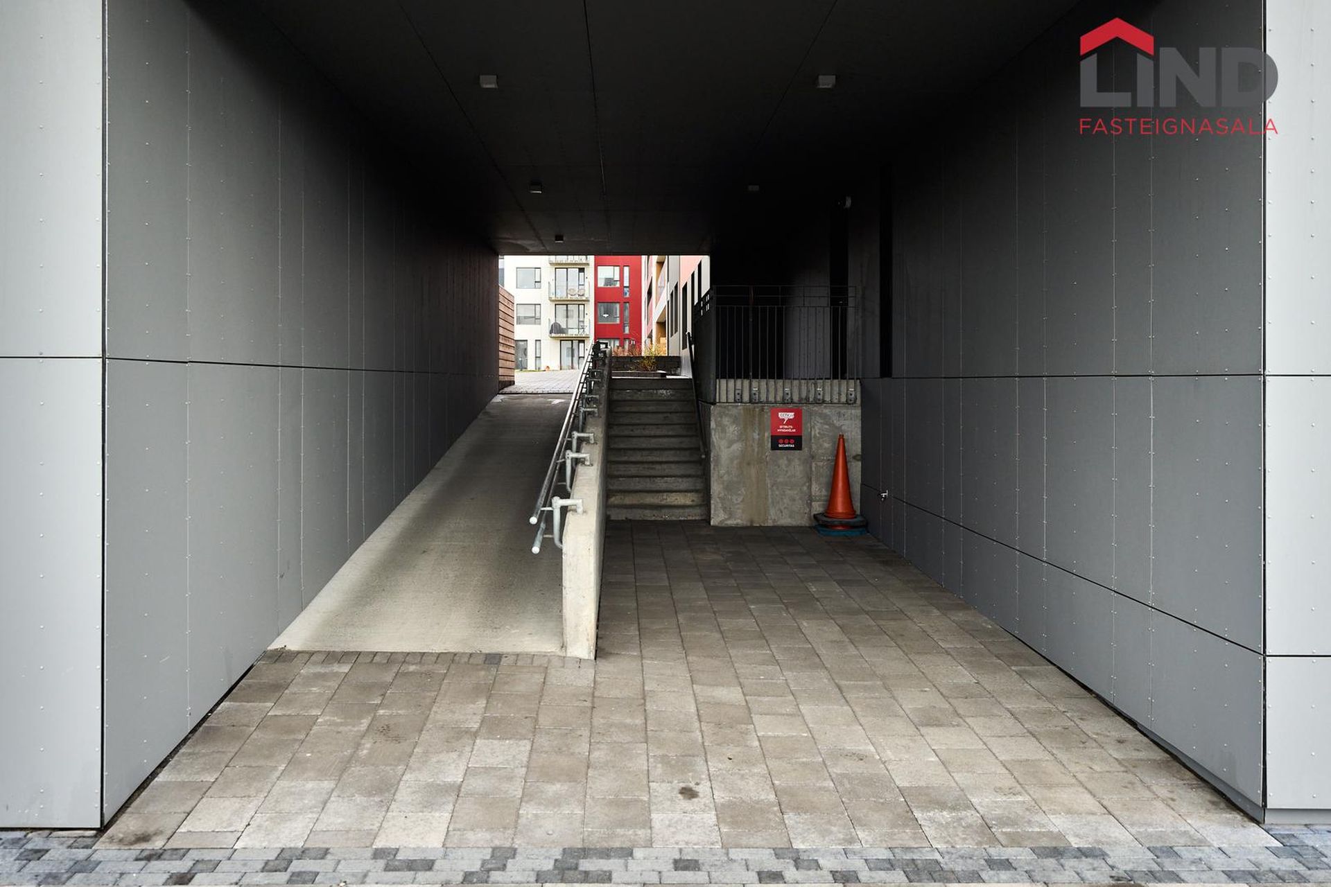 Smyrilshlíð 1, 102 Reykjavík