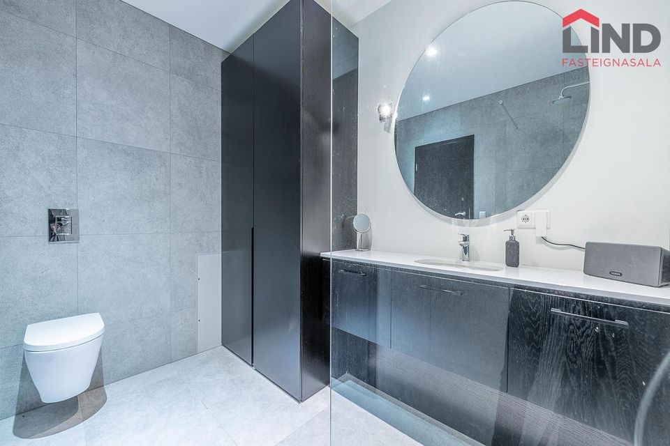 Hverfisgata 96, 101 Reykjavík