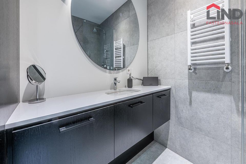 Hverfisgata 96, 101 Reykjavík