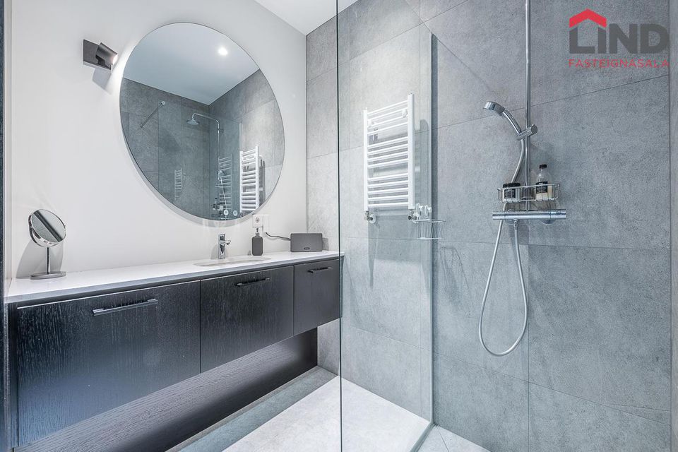 Hverfisgata 96, 101 Reykjavík