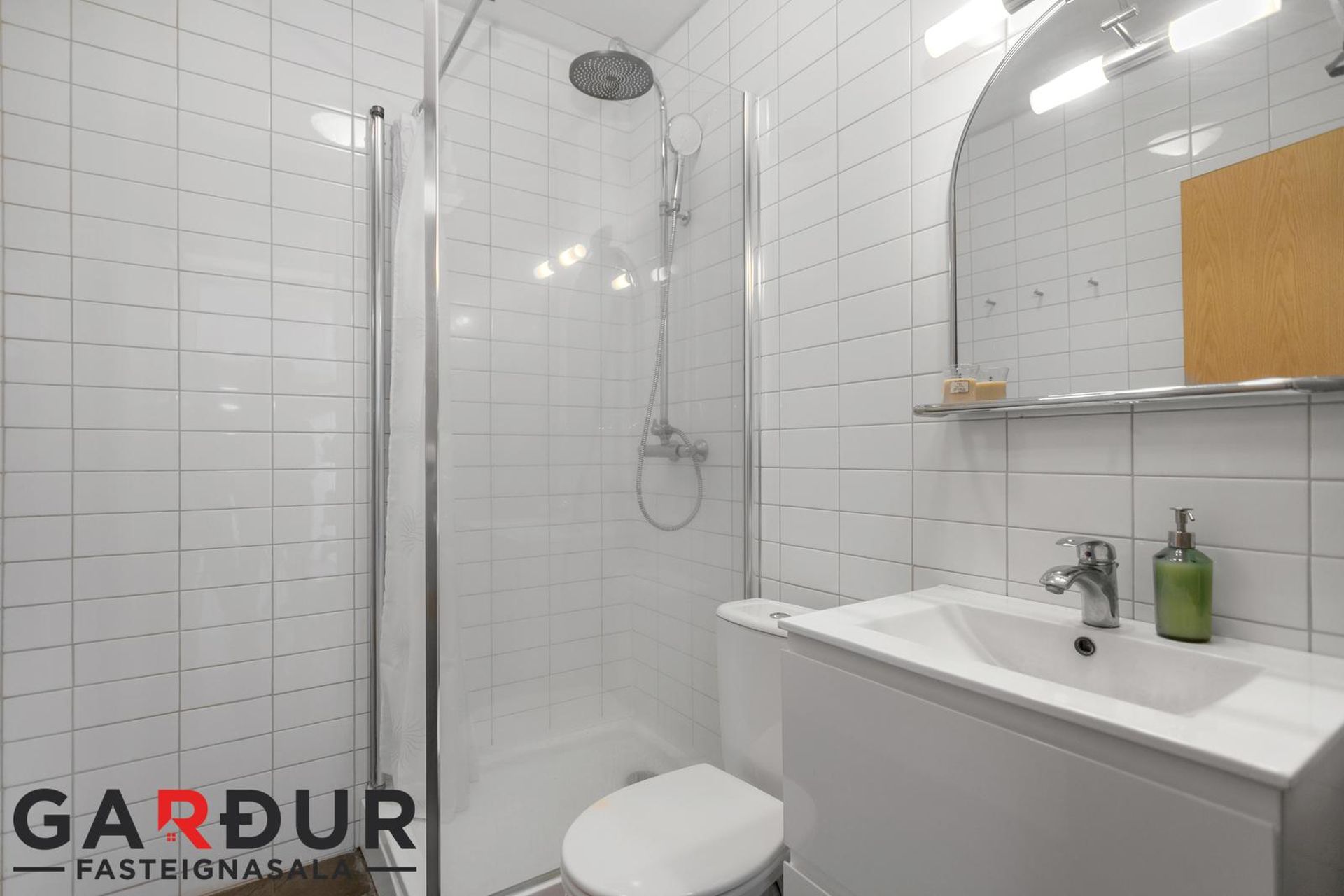 Safamýri 42, 108 Reykjavík