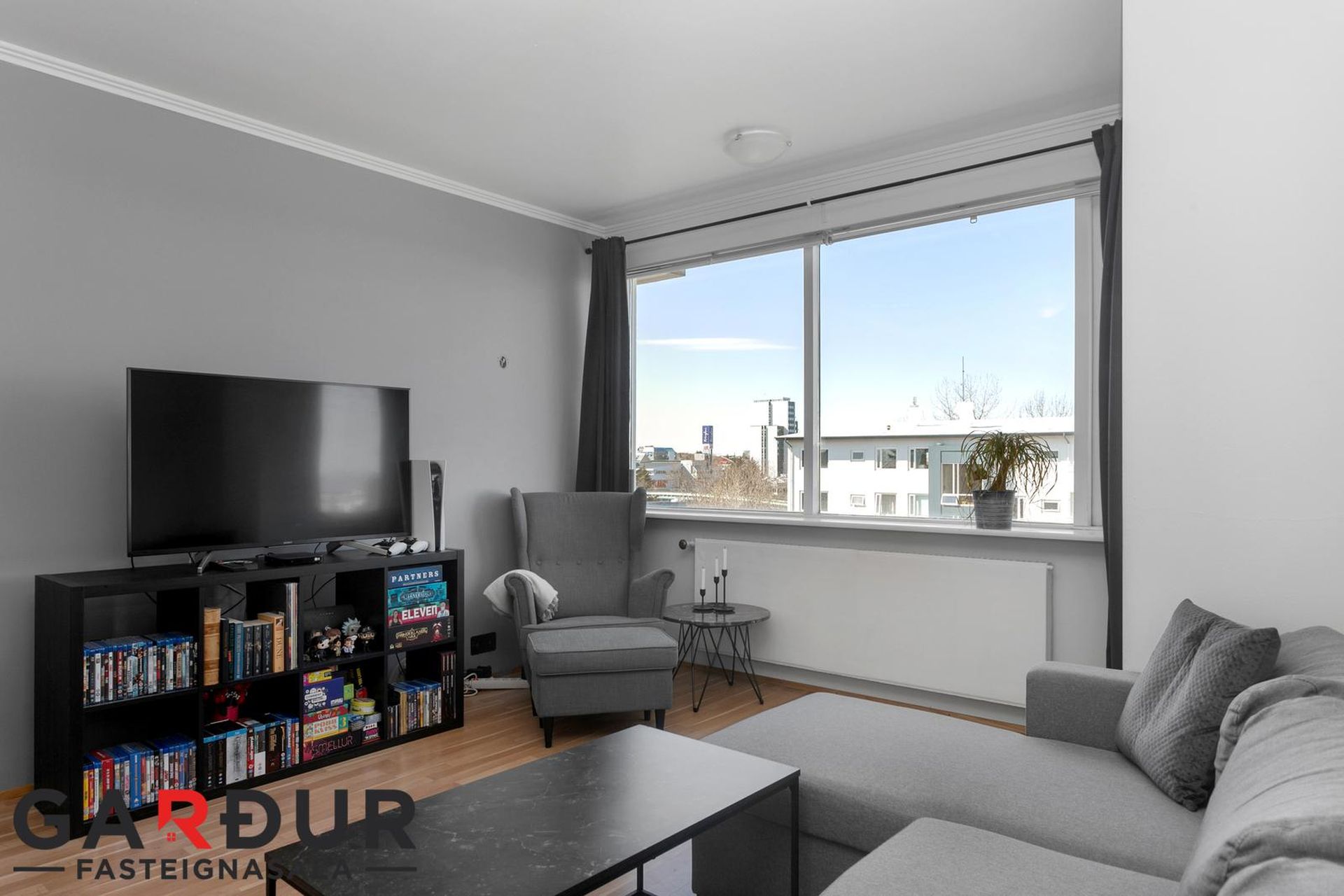 Safamýri 42, 108 Reykjavík