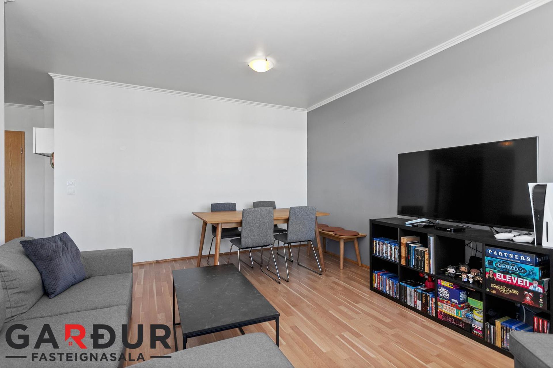 Safamýri 42, 108 Reykjavík
