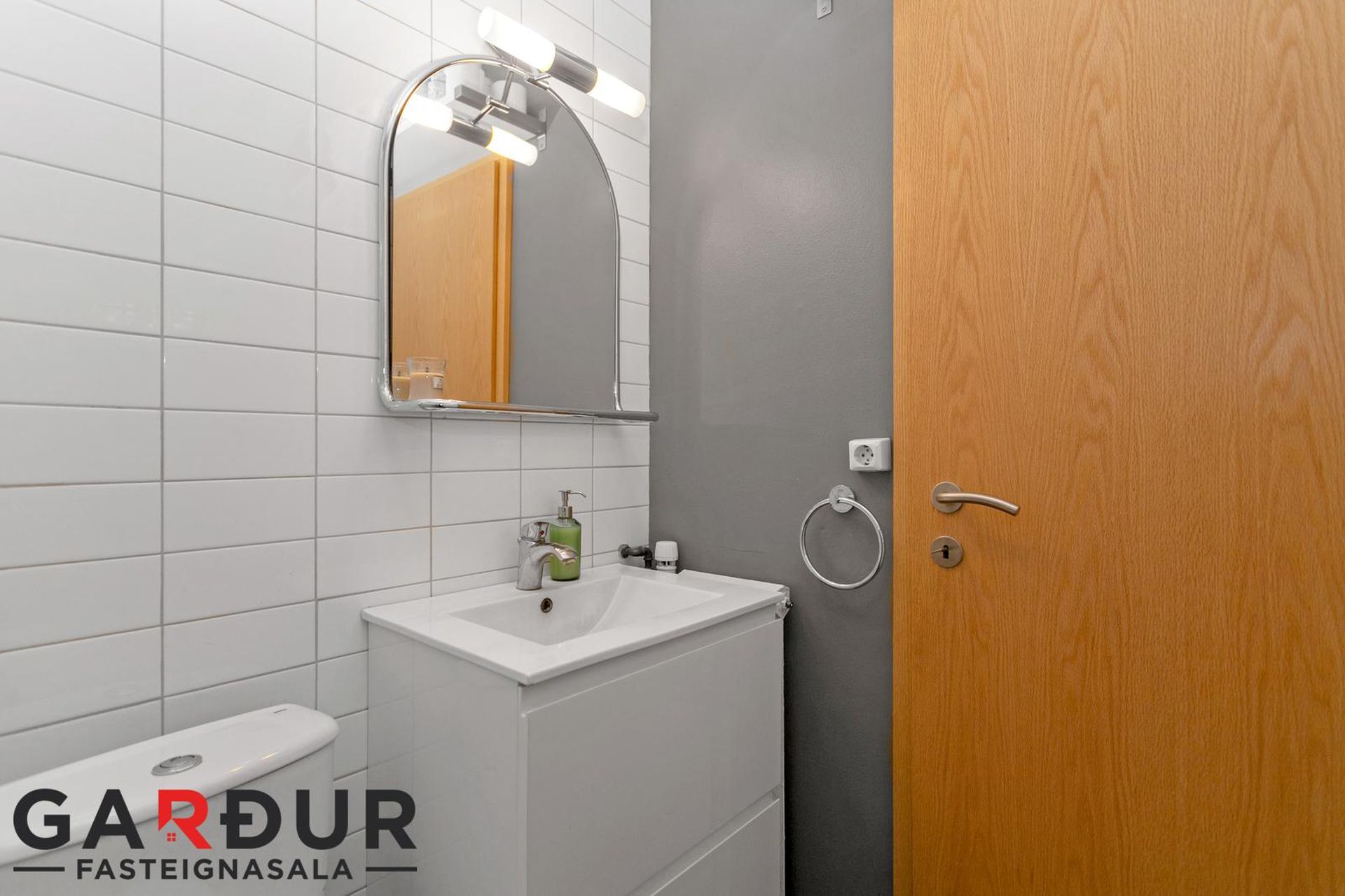 Safamýri 42, 108 Reykjavík