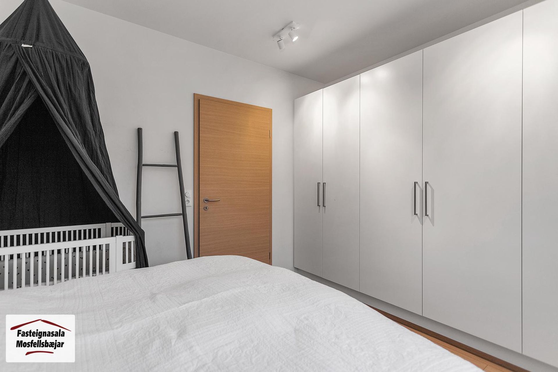 Gerplustræti 16, 270 Mosfellsbær