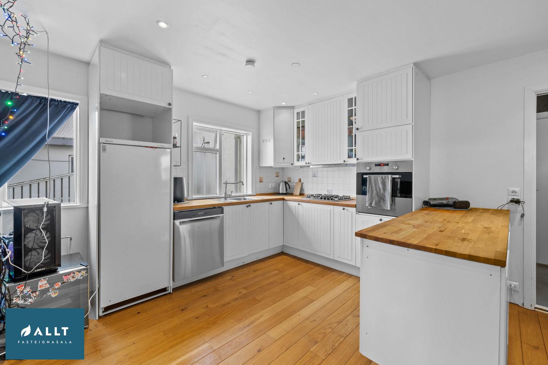 Hellisgata 18, 220 Hafnarfjörður