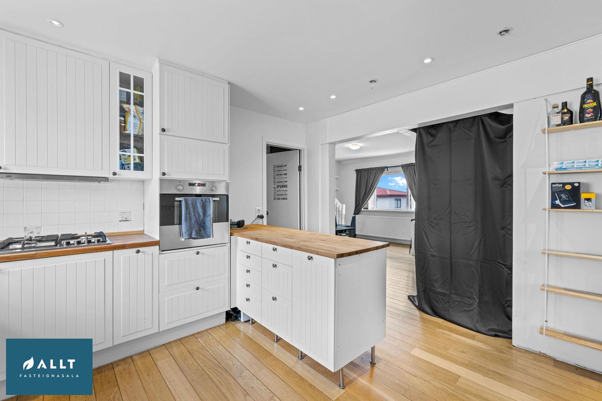 Hellisgata 18, 220 Hafnarfjörður