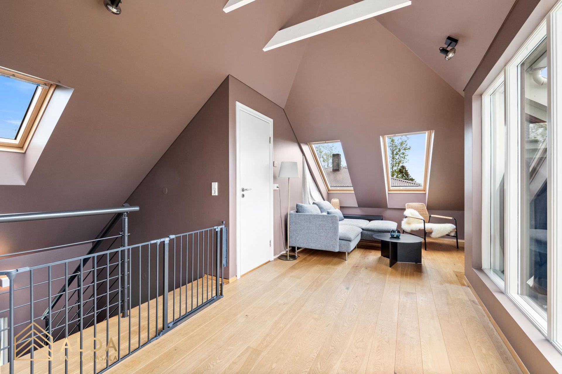 Hólmgarður 51, 108 Reykjavík