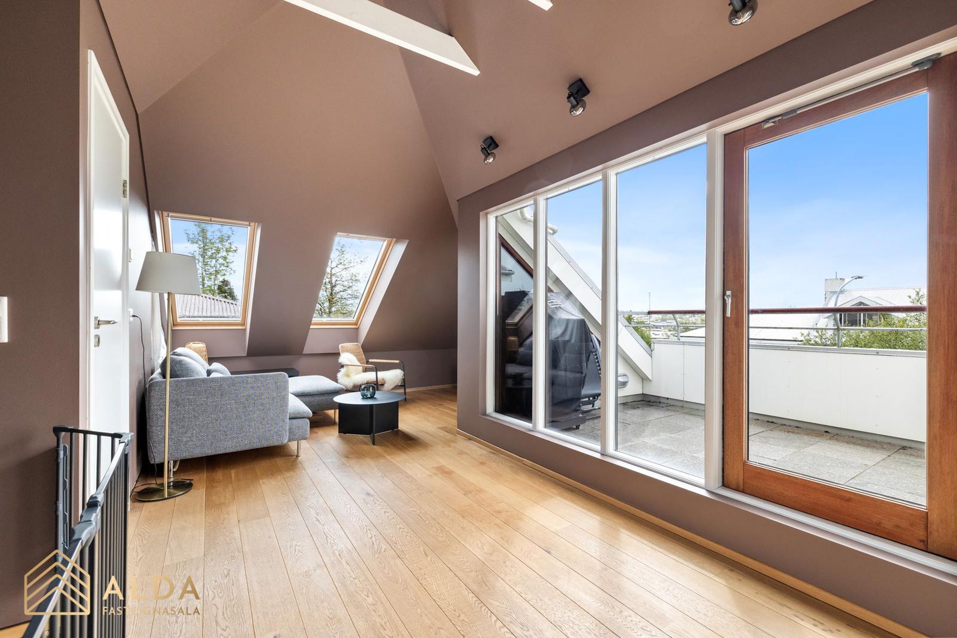Hólmgarður 51, 108 Reykjavík