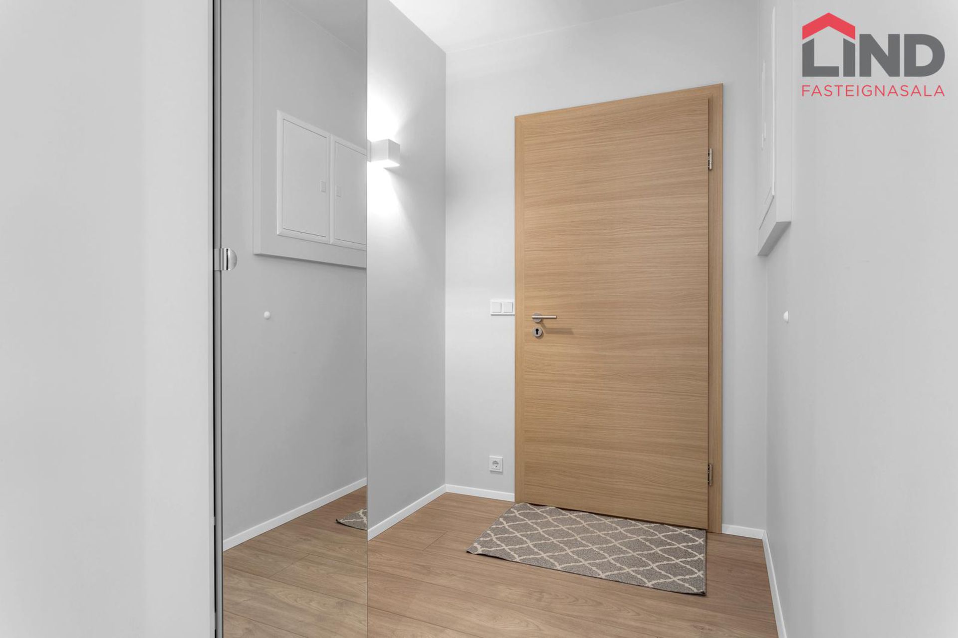 Smyrilshlíð 12, 102 Reykjavík