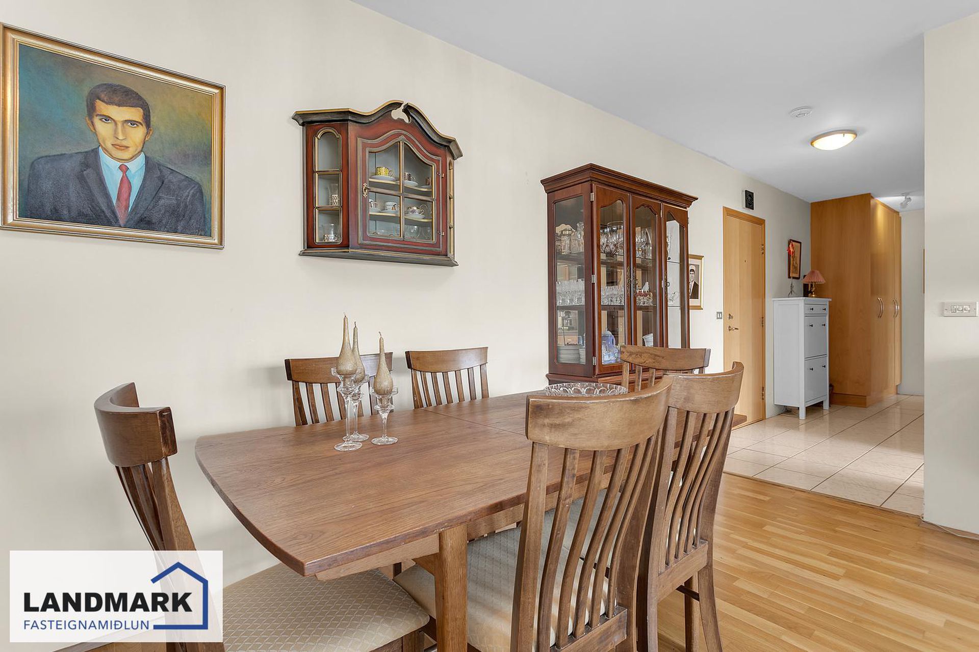 Hrafnhólar 6 6-8 - 0404, 111 Reykjavík