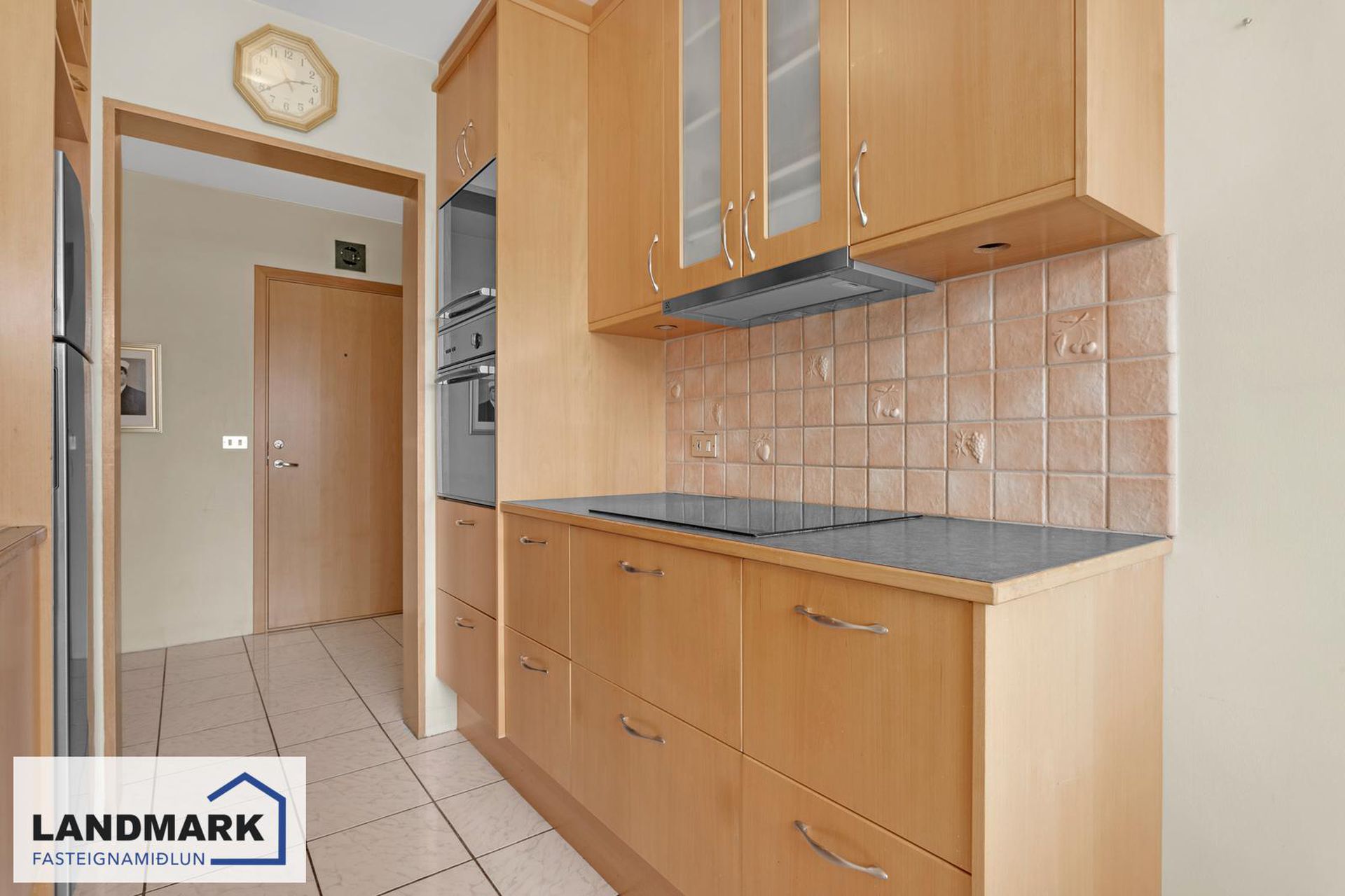 Hrafnhólar 6 6-8 - 0404, 111 Reykjavík