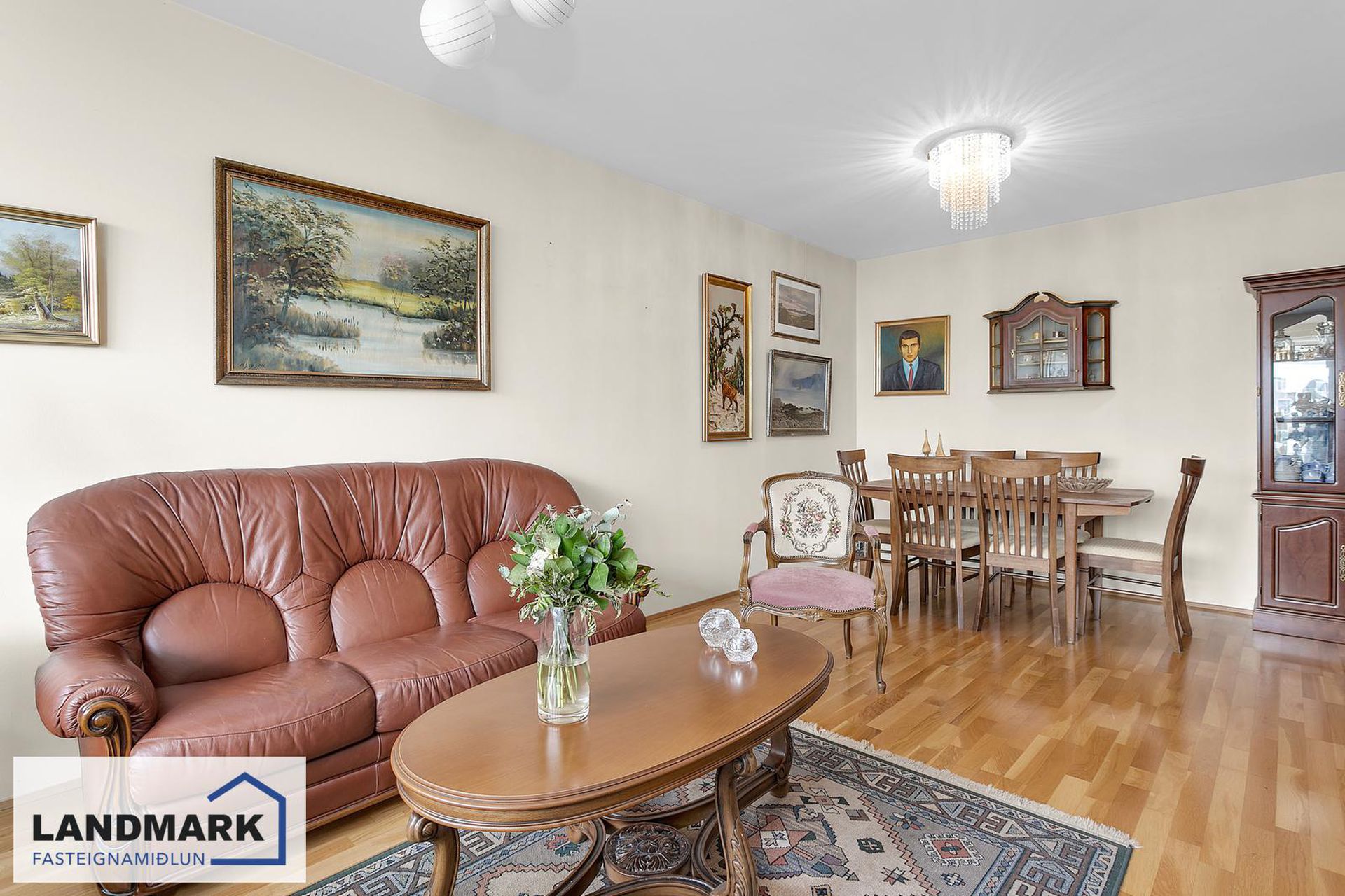 Hrafnhólar 6 6-8 - 0404, 111 Reykjavík