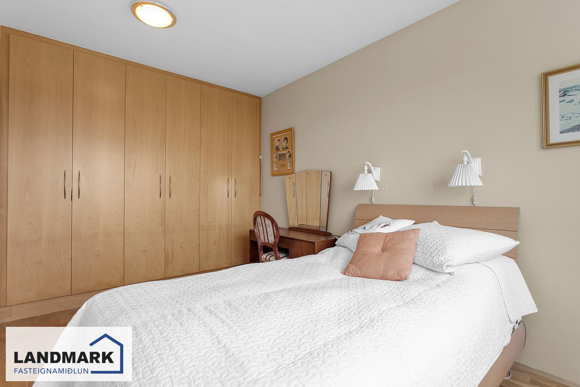 Hrafnhólar 6 6-8 - 0404, 111 Reykjavík