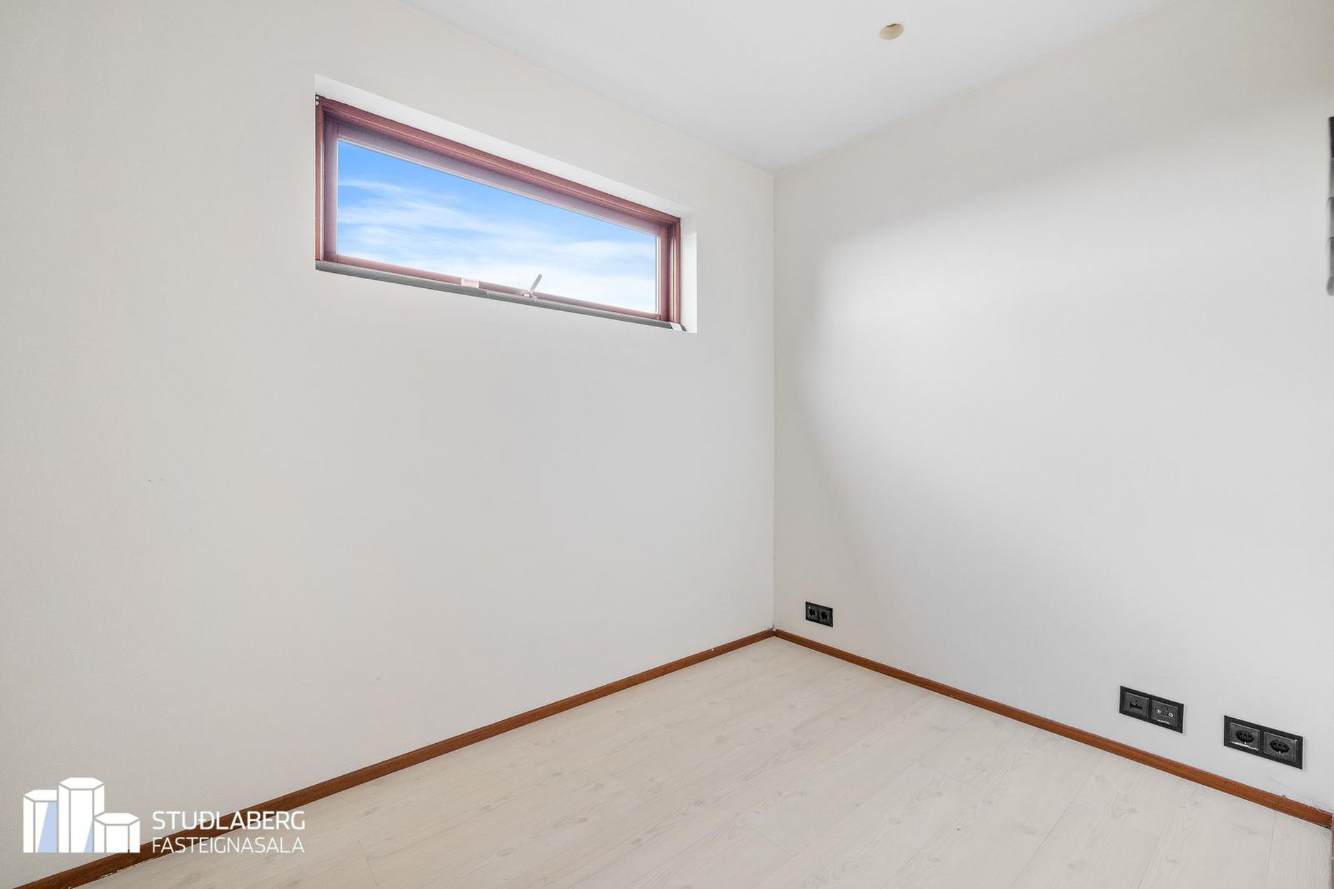 Tjarnabakki 6, 260 Reykjanesbær